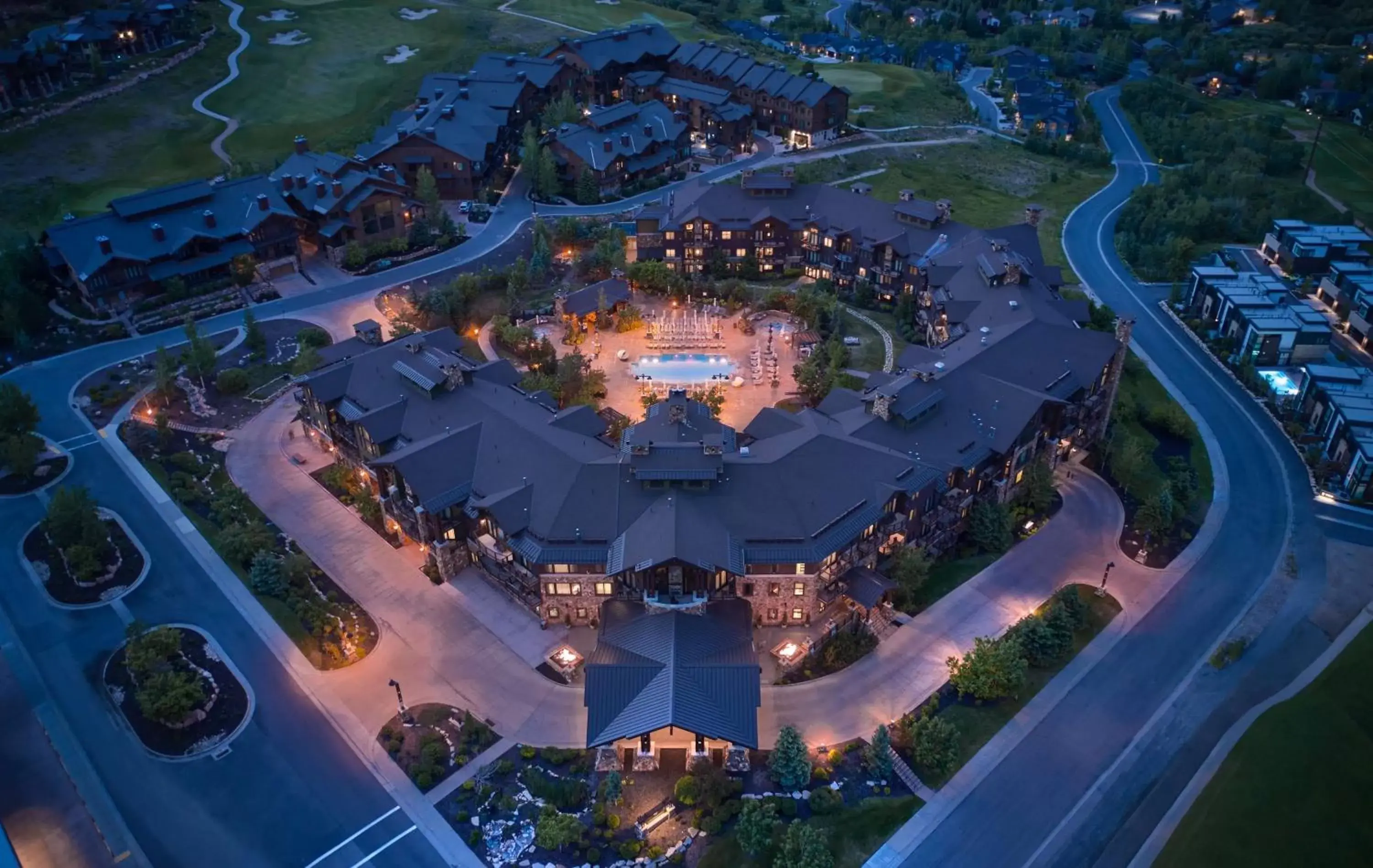 Property building, Bird's-eye View in Waldorf Astoria Park City