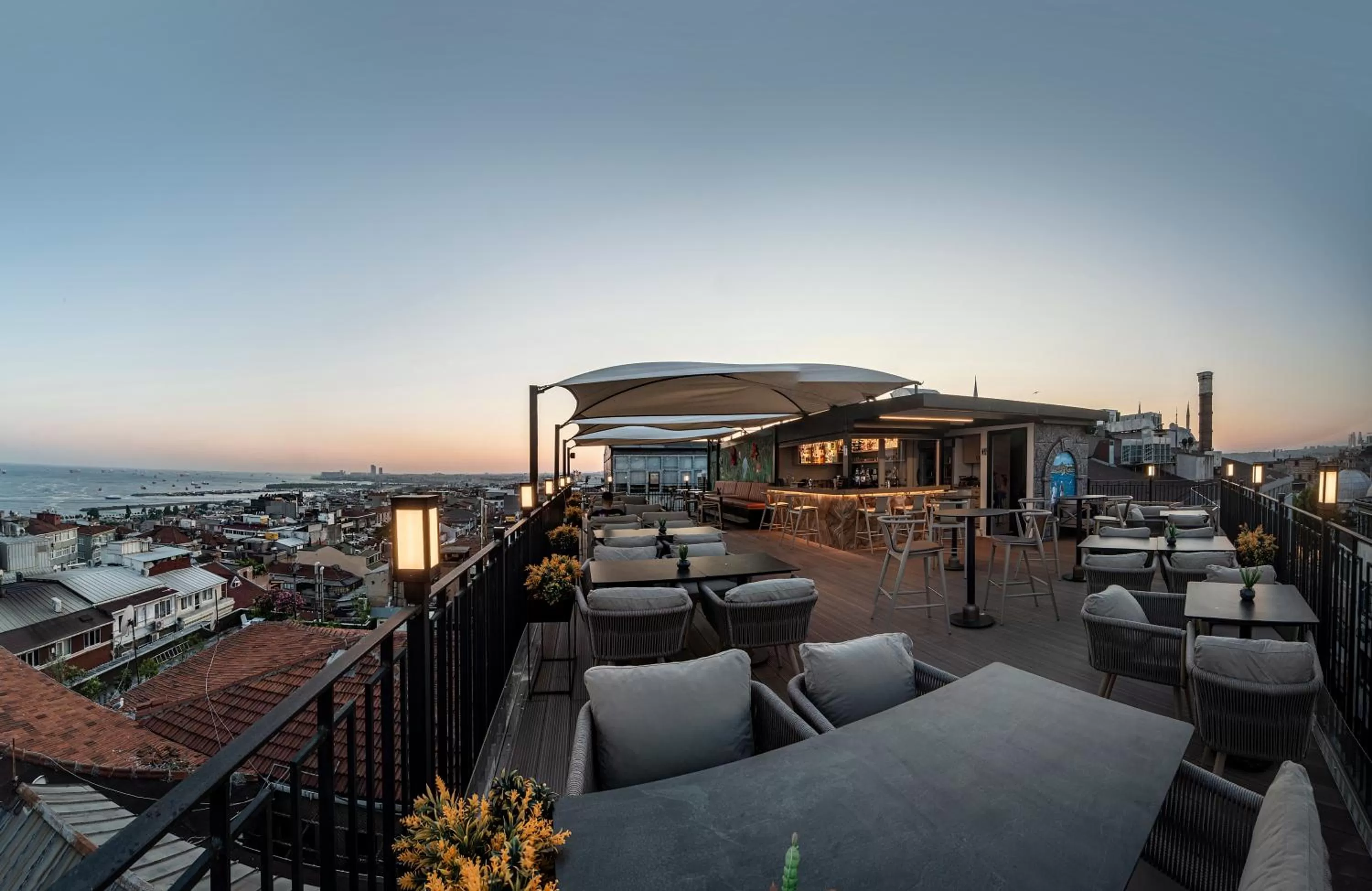 Restaurant/places to eat in Aprilis Hotel - Special Category