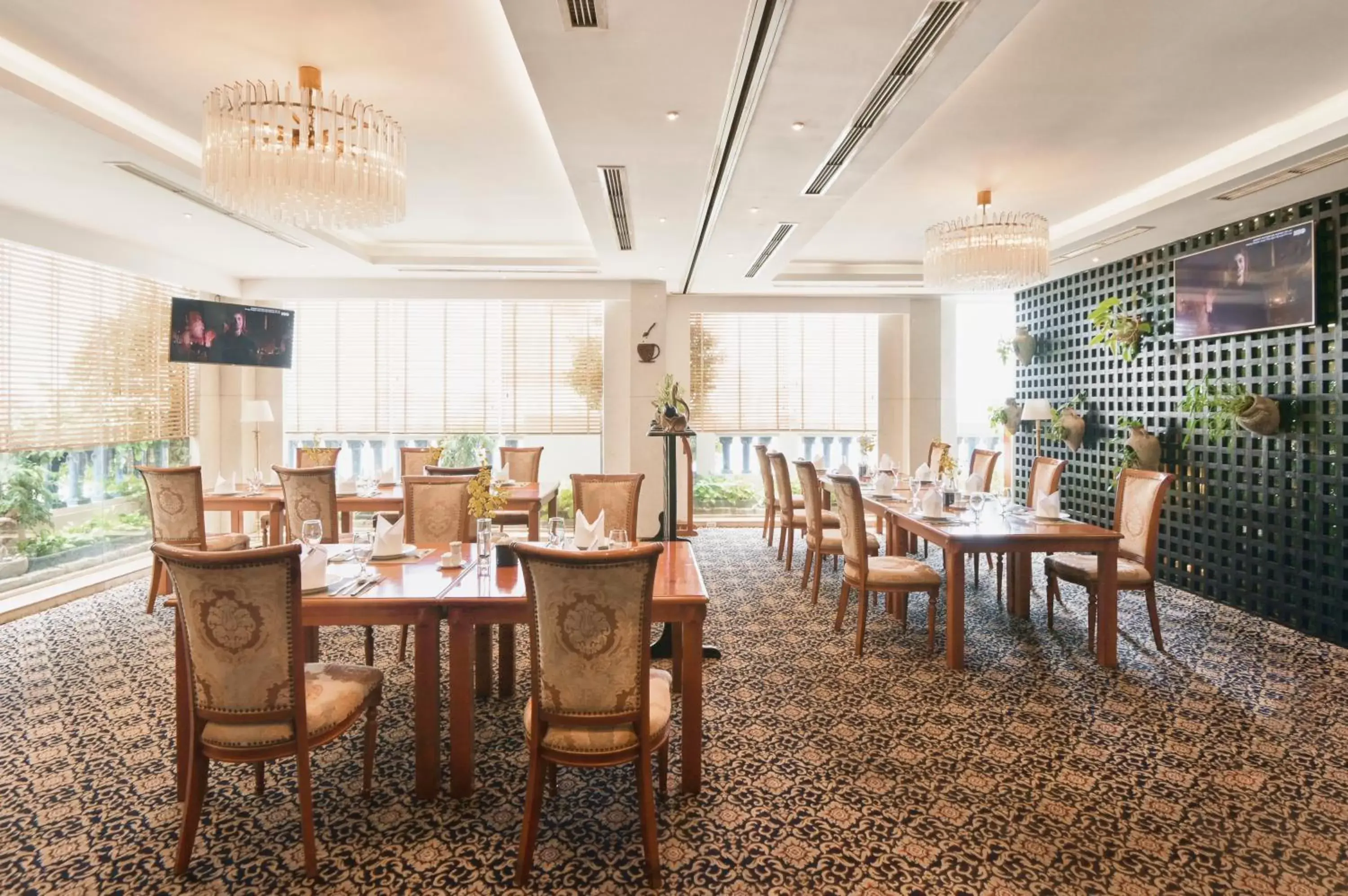 Restaurant/Places to Eat in Hotel Grand Saigon