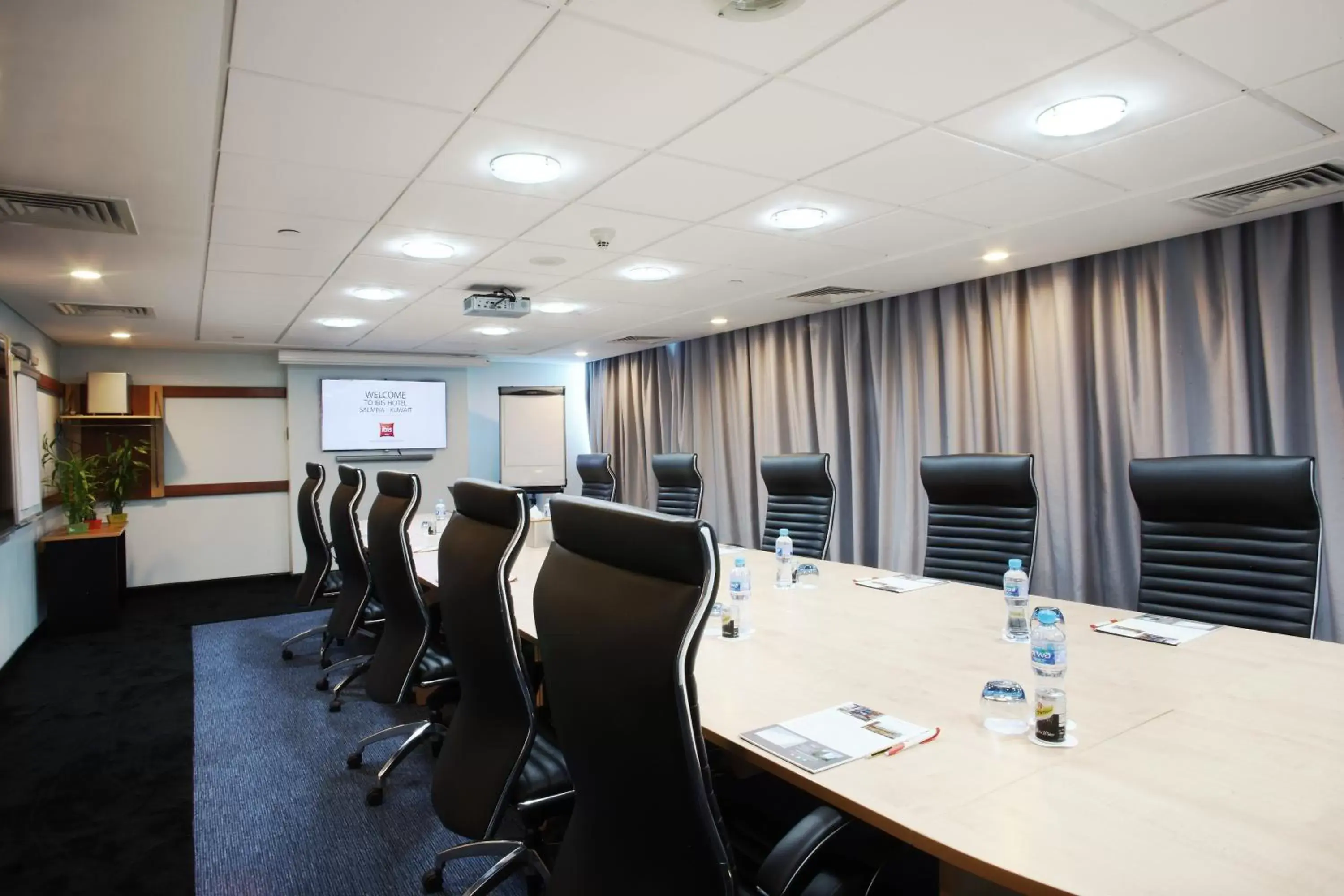 Area and facilities, Business Area/Conference Room in ibis Kuwait Salmiya