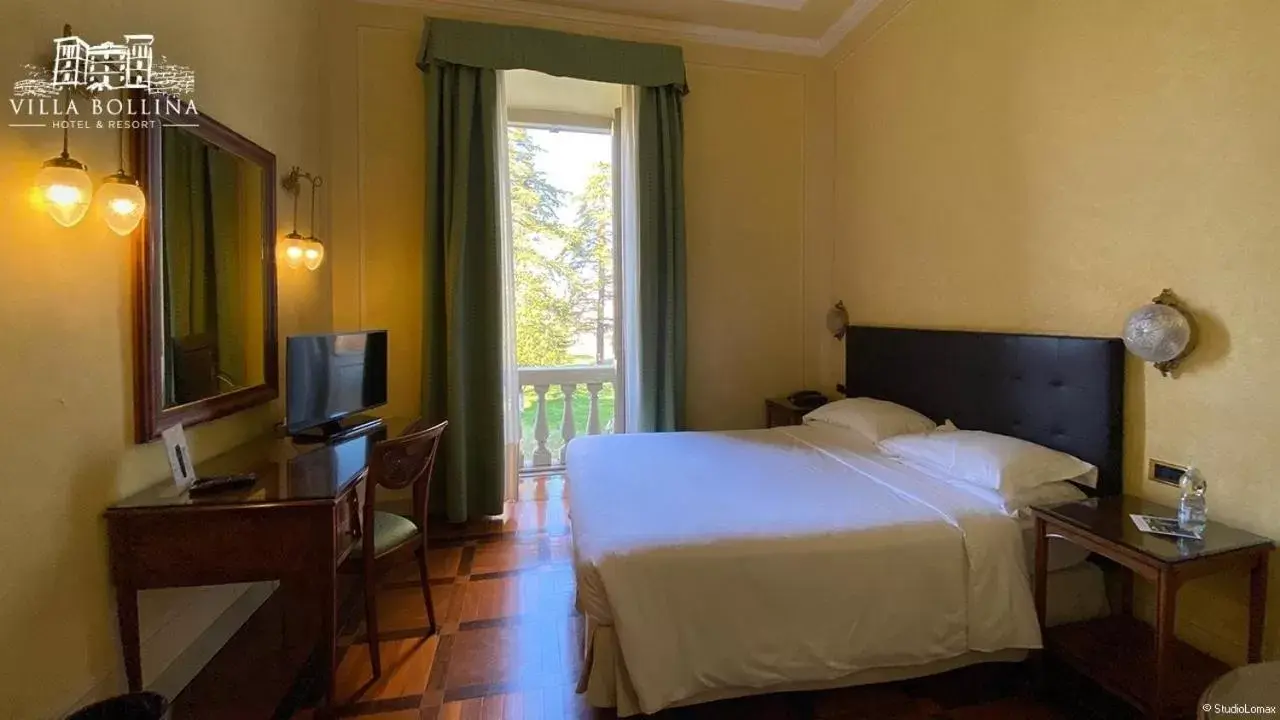 View (from property/room), Bed in Hotel Villa La Bollina