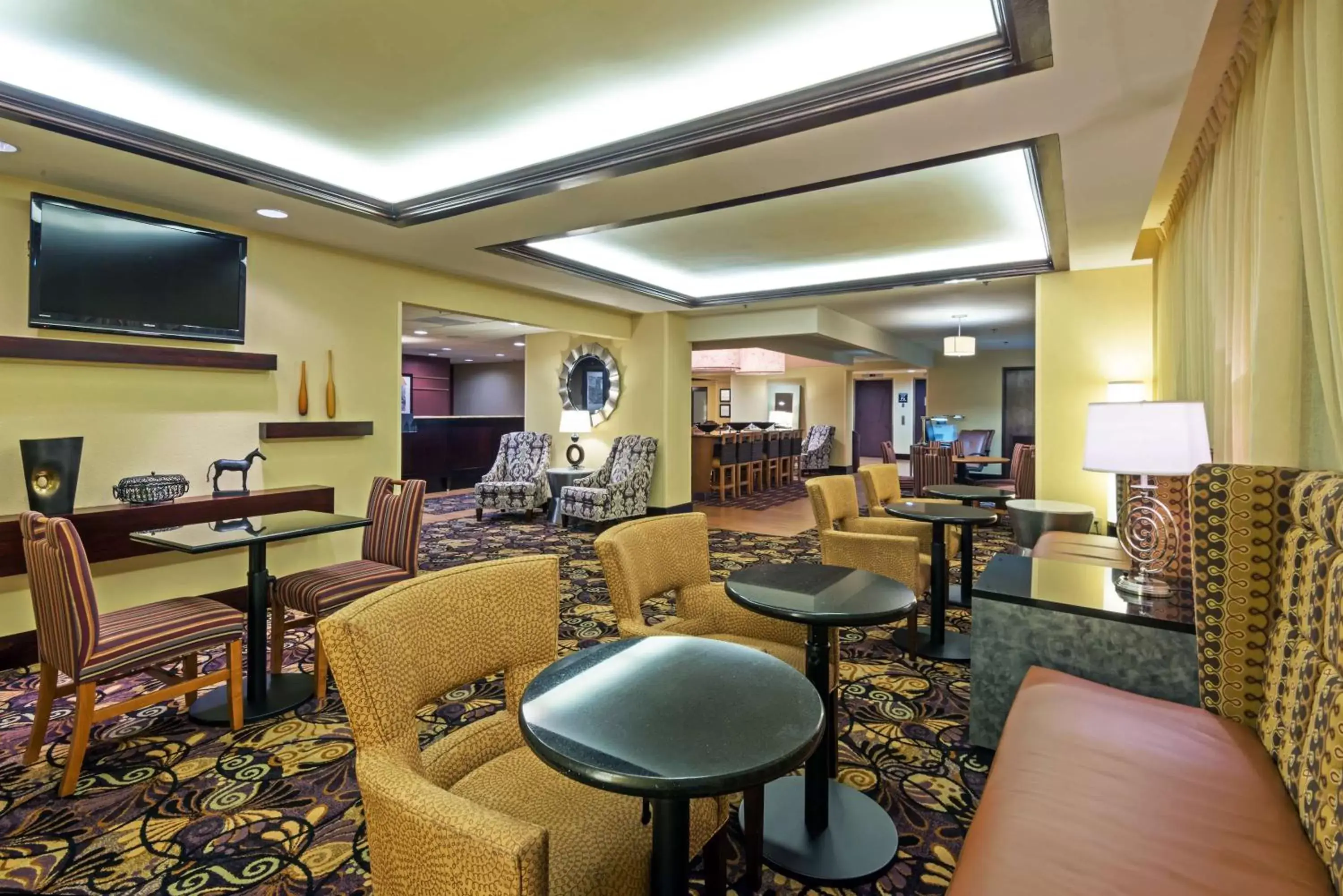 Lobby or reception, Lounge/Bar in Hampton Inn I-10 & College Drive