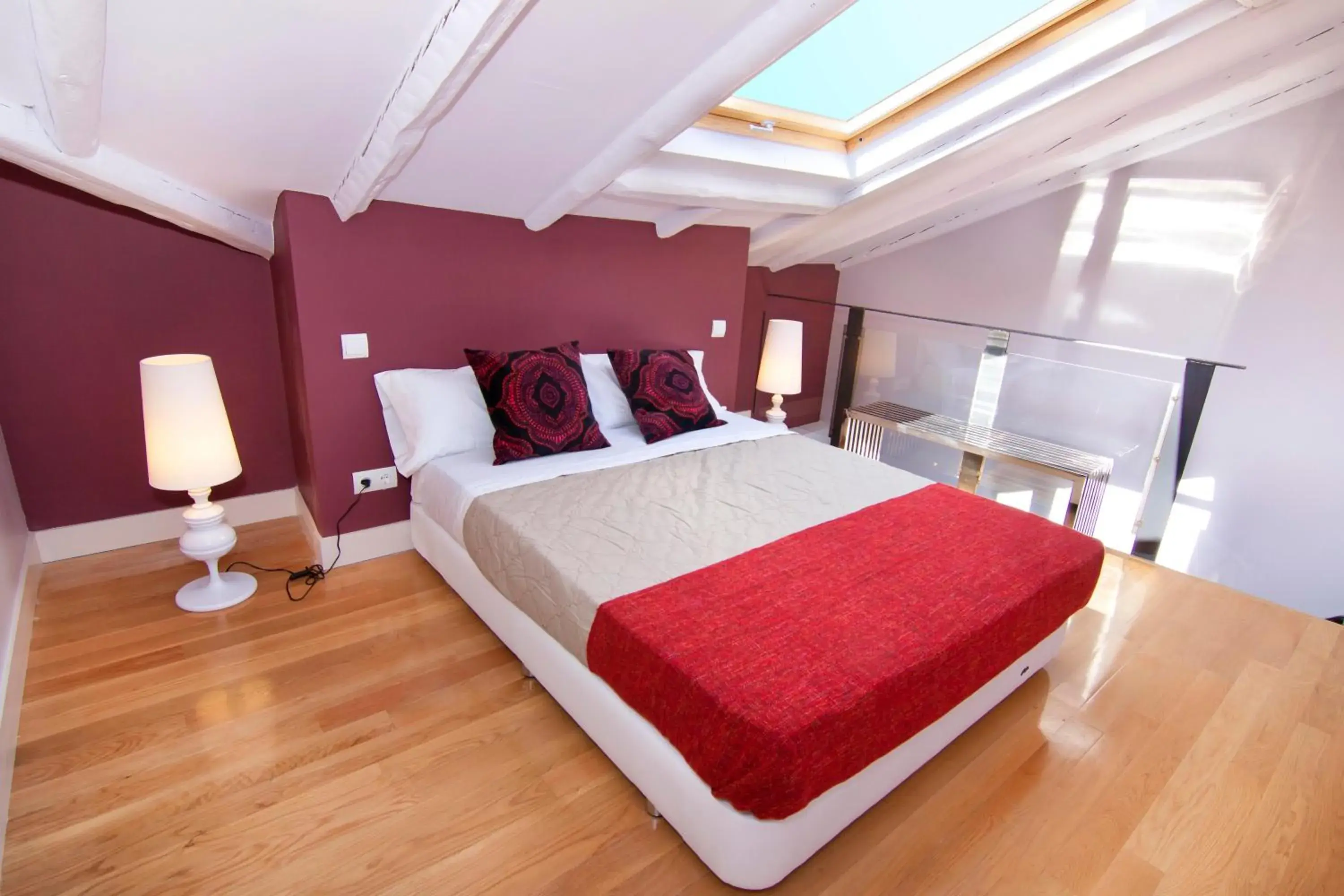 Photo of the whole room, Bed in SmartRental Madrid Atocha