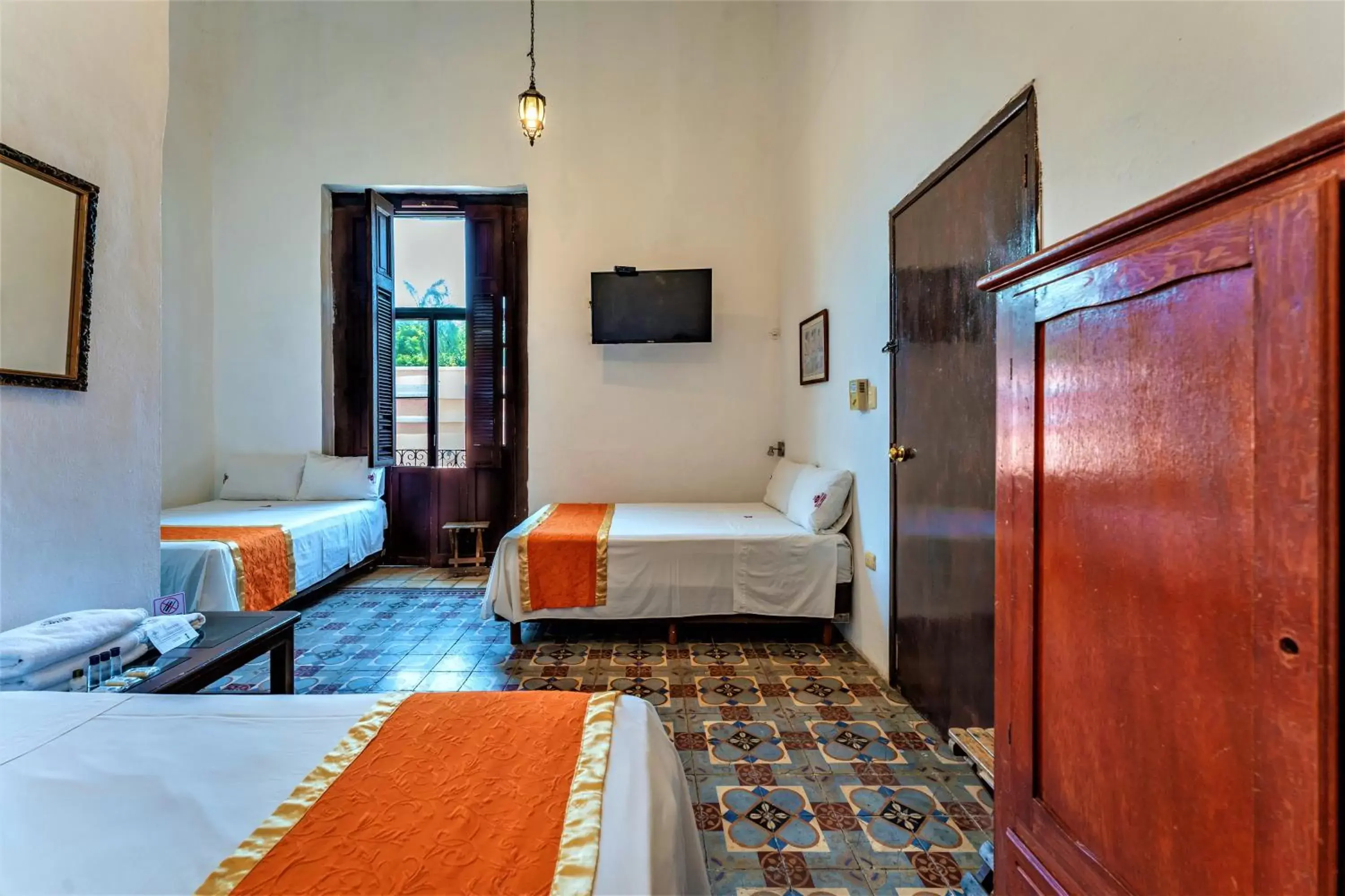 Photo of the whole room, Bed in Hotel Gran Centenario
