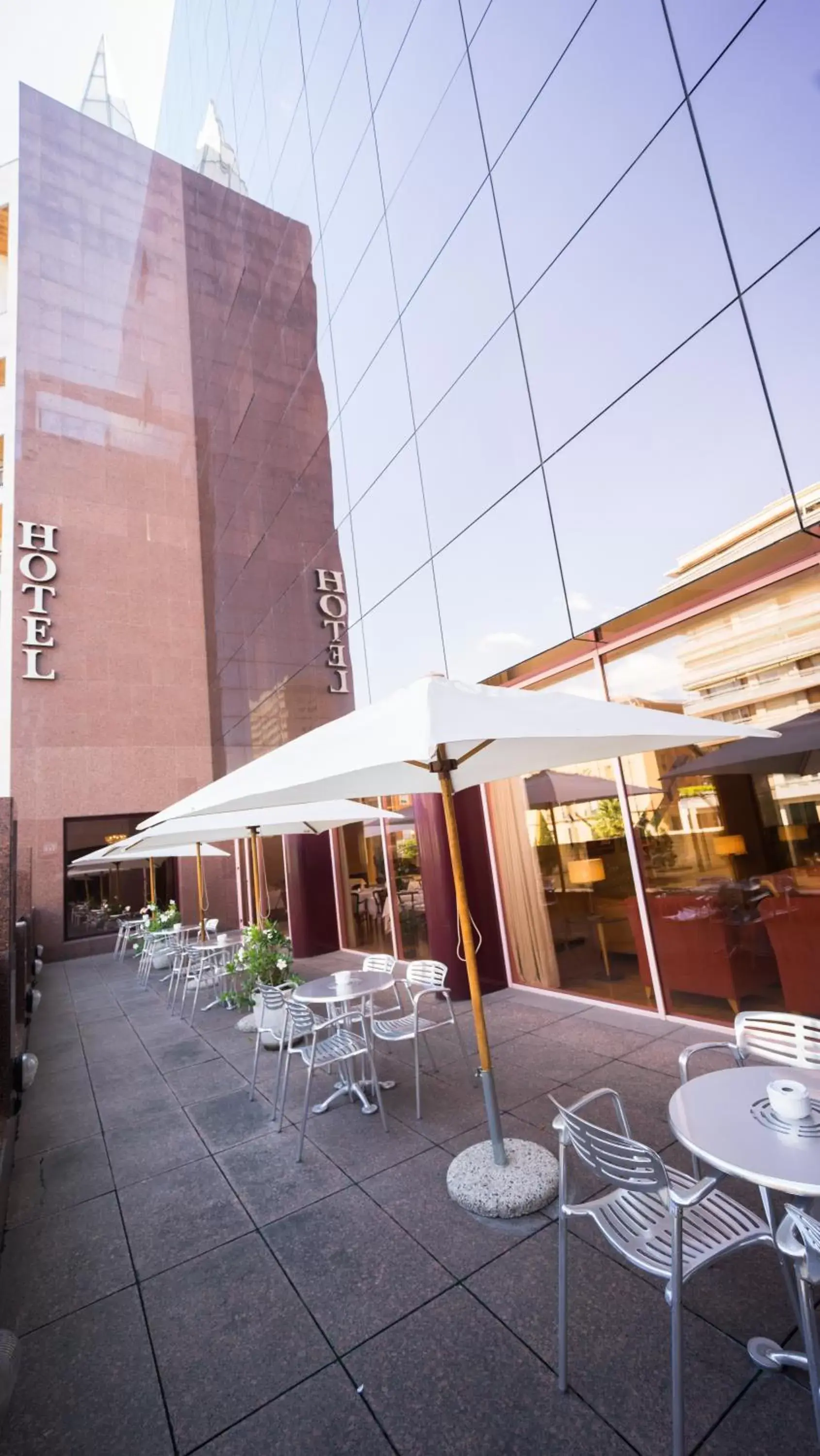 Balcony/Terrace, Restaurant/Places to Eat in Mercure Carlton Rioja