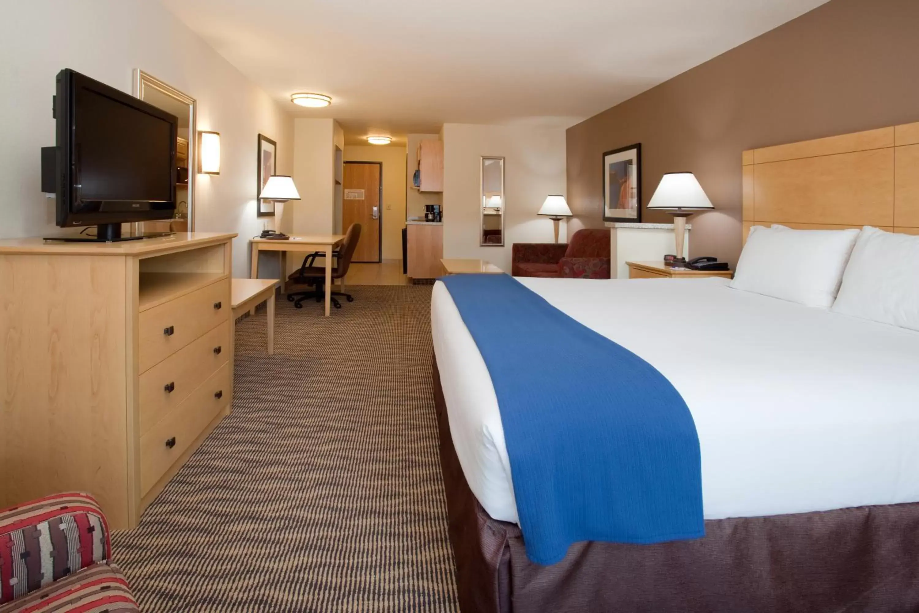 Photo of the whole room, Bed in Holiday Inn Express West Valley City, an IHG Hotel