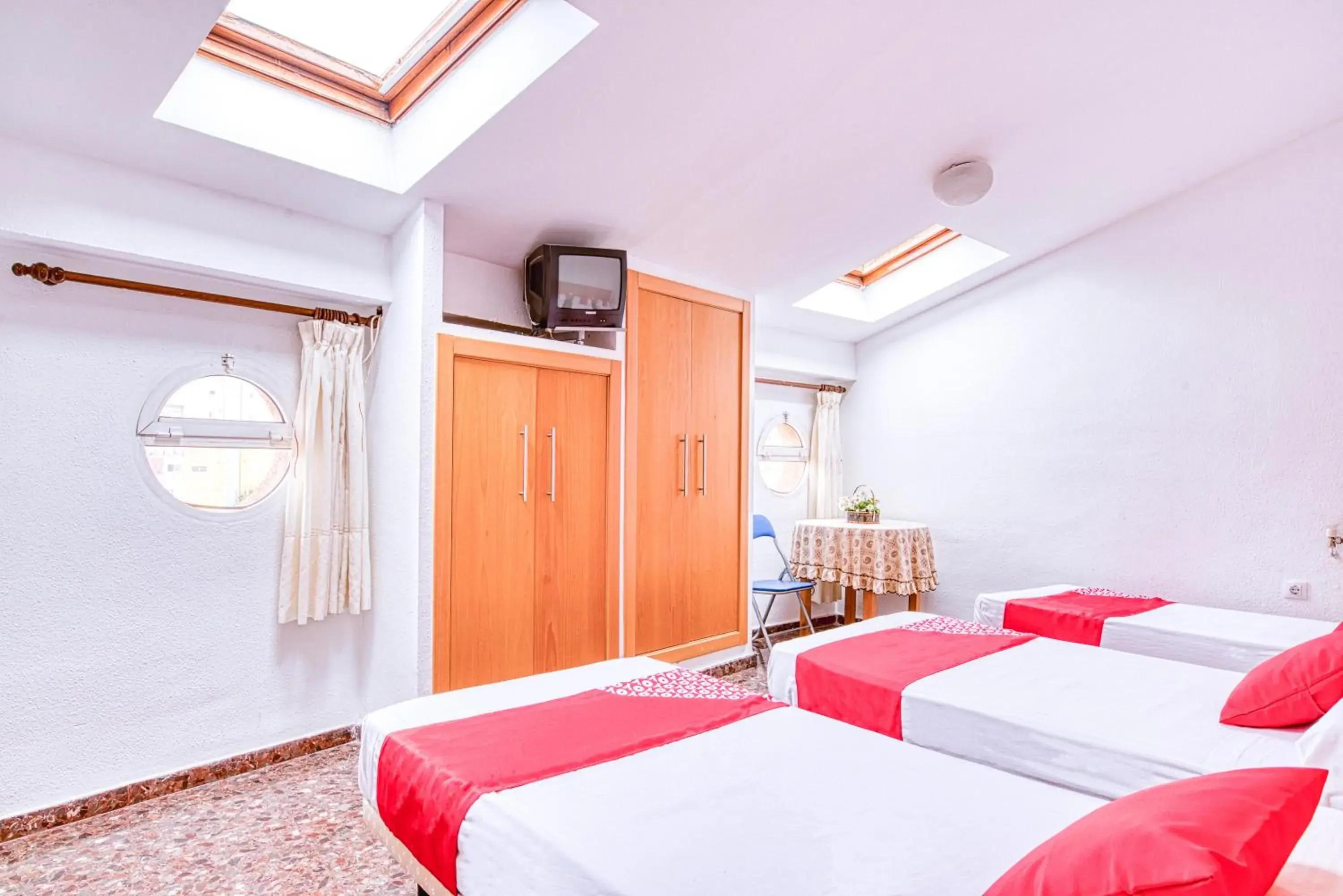 Bedroom, Bed in Hostal Nova Picanya