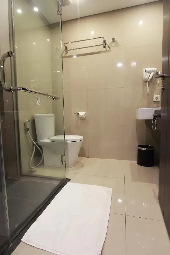 Bathroom in Grandia Hotel