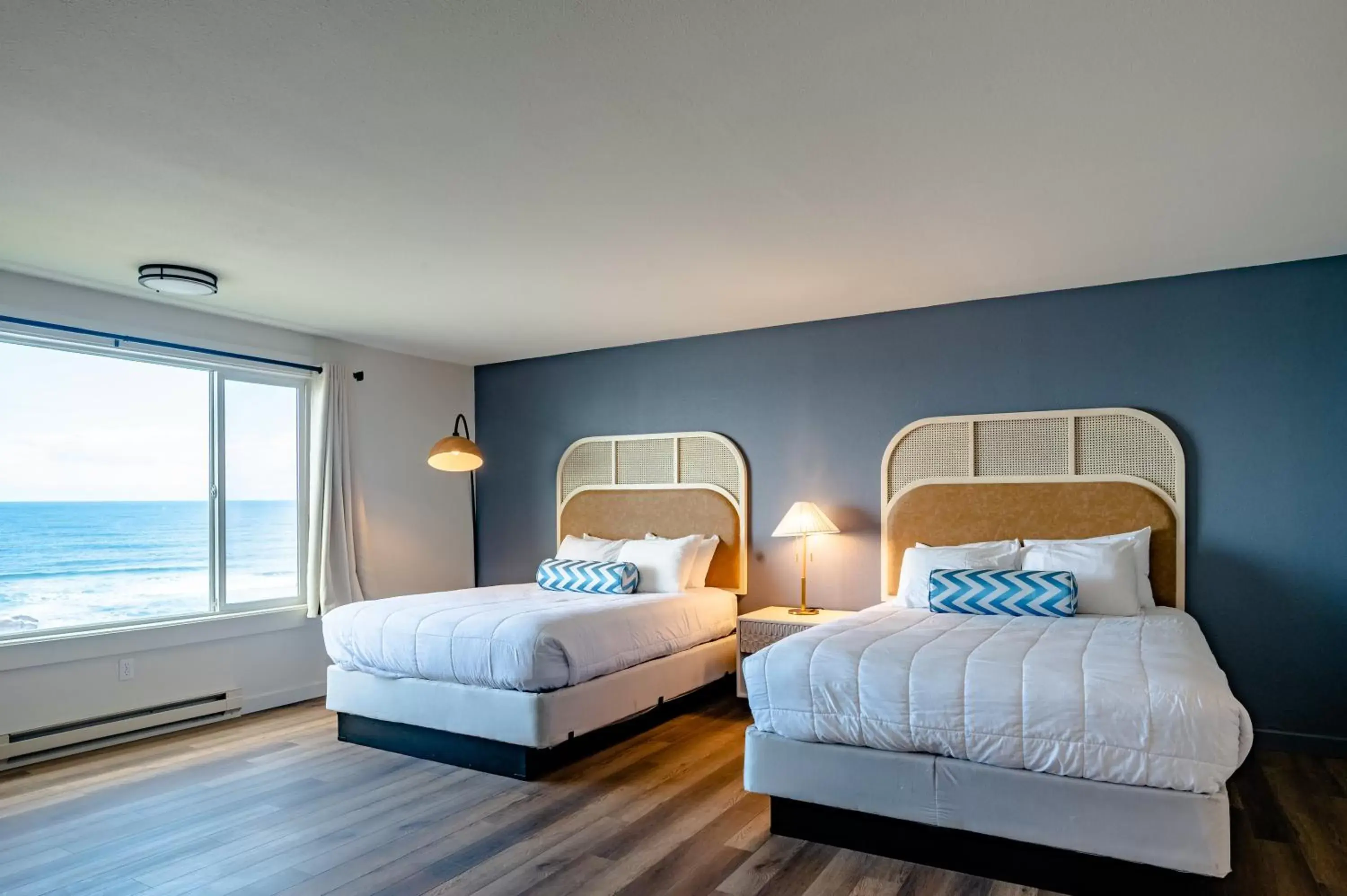 Bed in Seagull Beachfront Inn