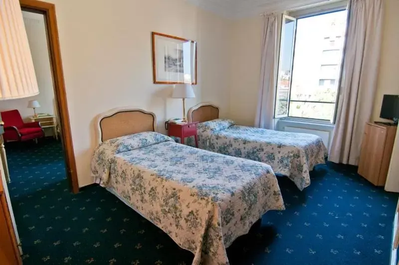 Photo of the whole room, Bed in Grand Hotel De Londres