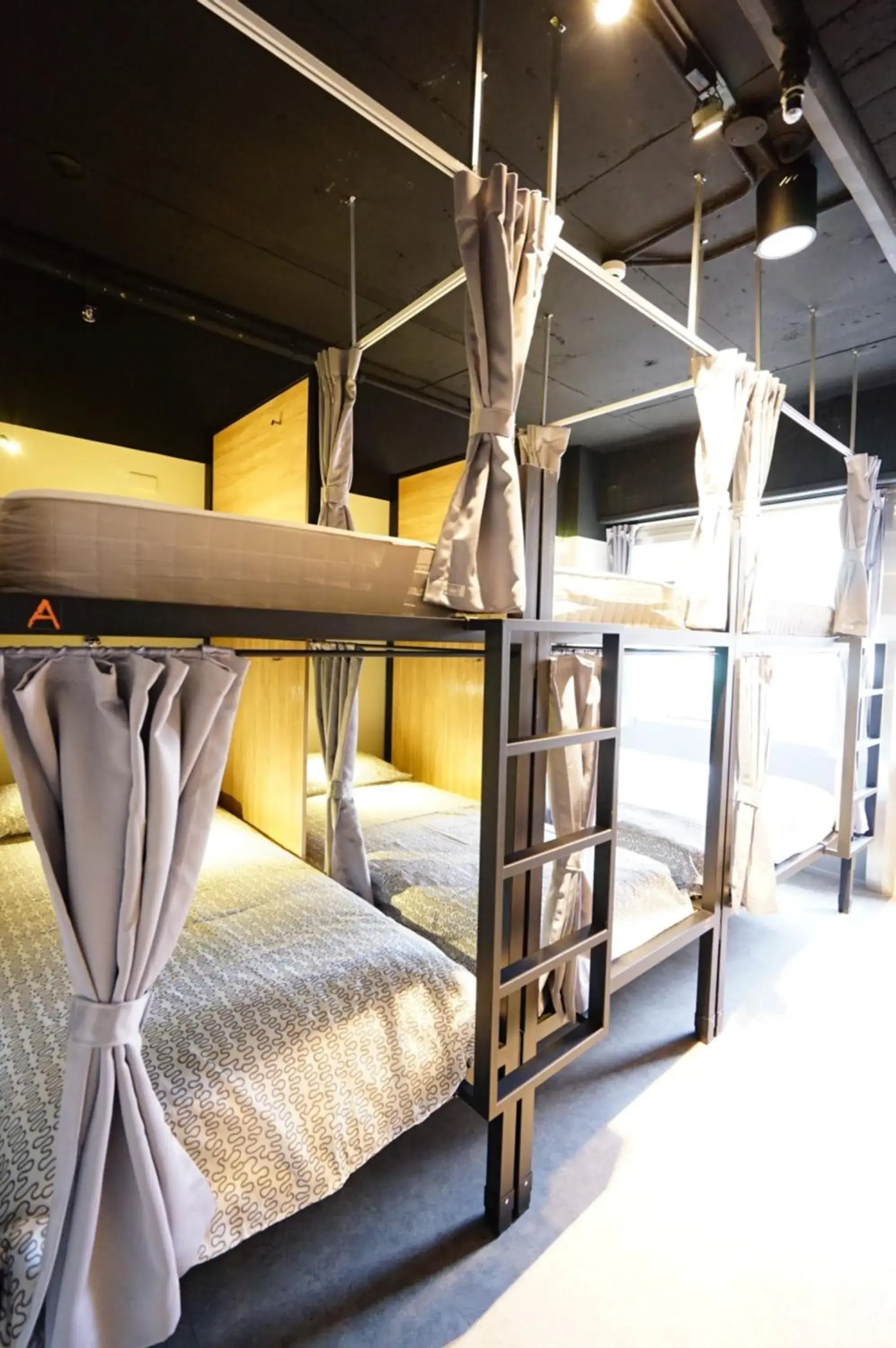 Photo of the whole room, Bunk Bed in Cavemen Hostel Taipei Station Youth Branch