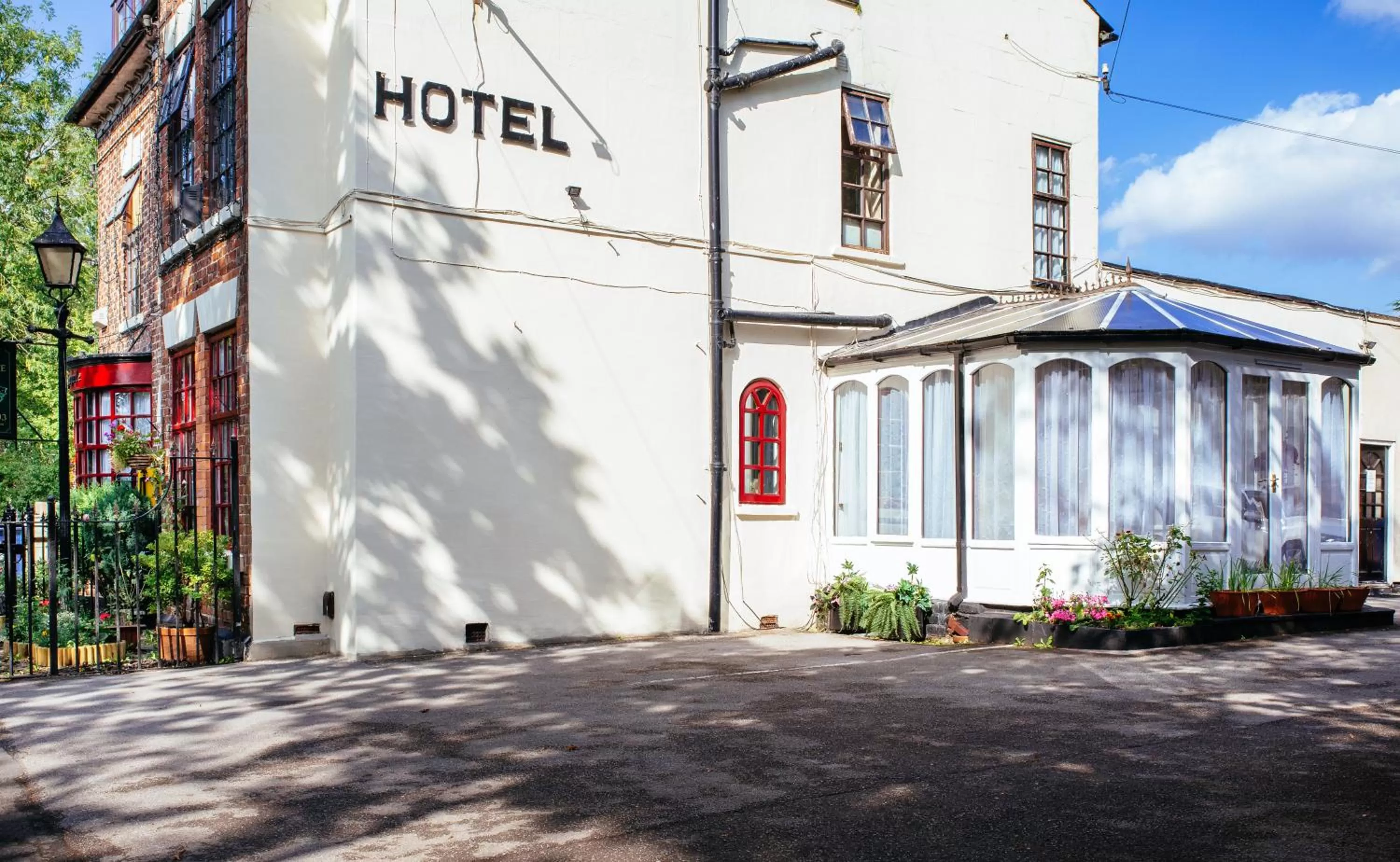 Property building in Pymgate Lodge Hotel Manchester Airport