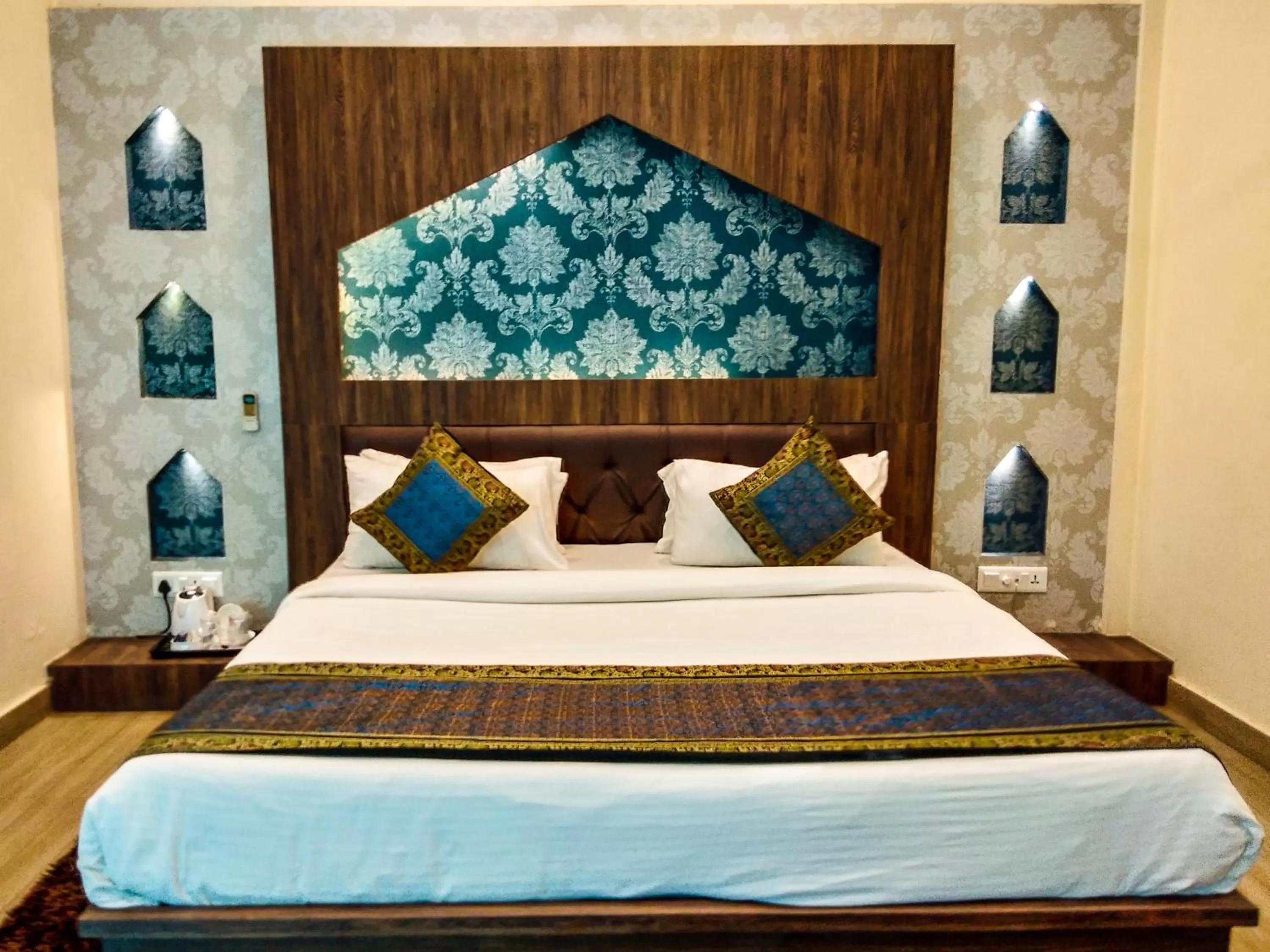 Bedroom, Bed in Dwivedi Hotels Sri Omkar Palace