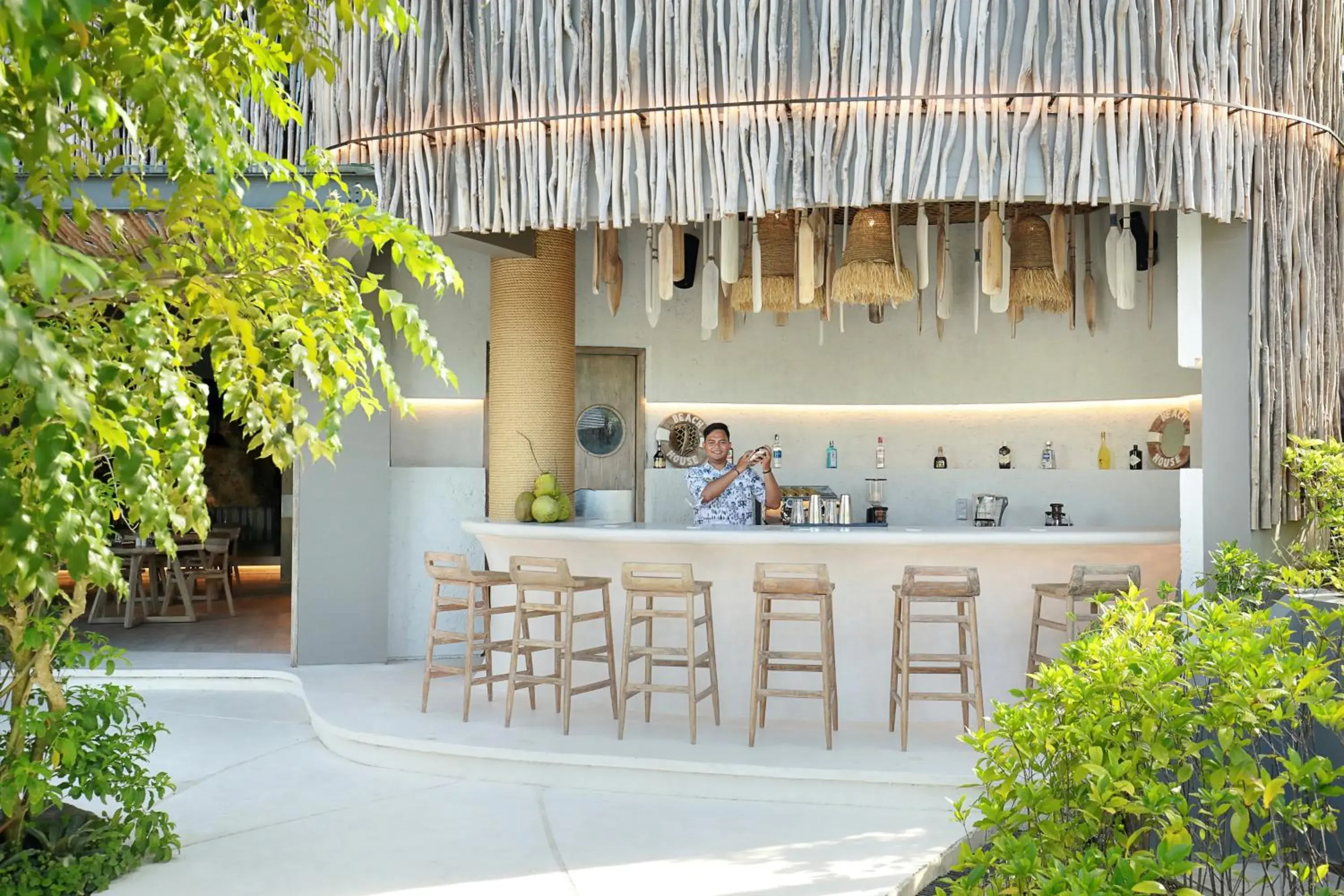 Lounge or bar in Cross Bali Breakers Lounge or bar in Cross Bali Breakers