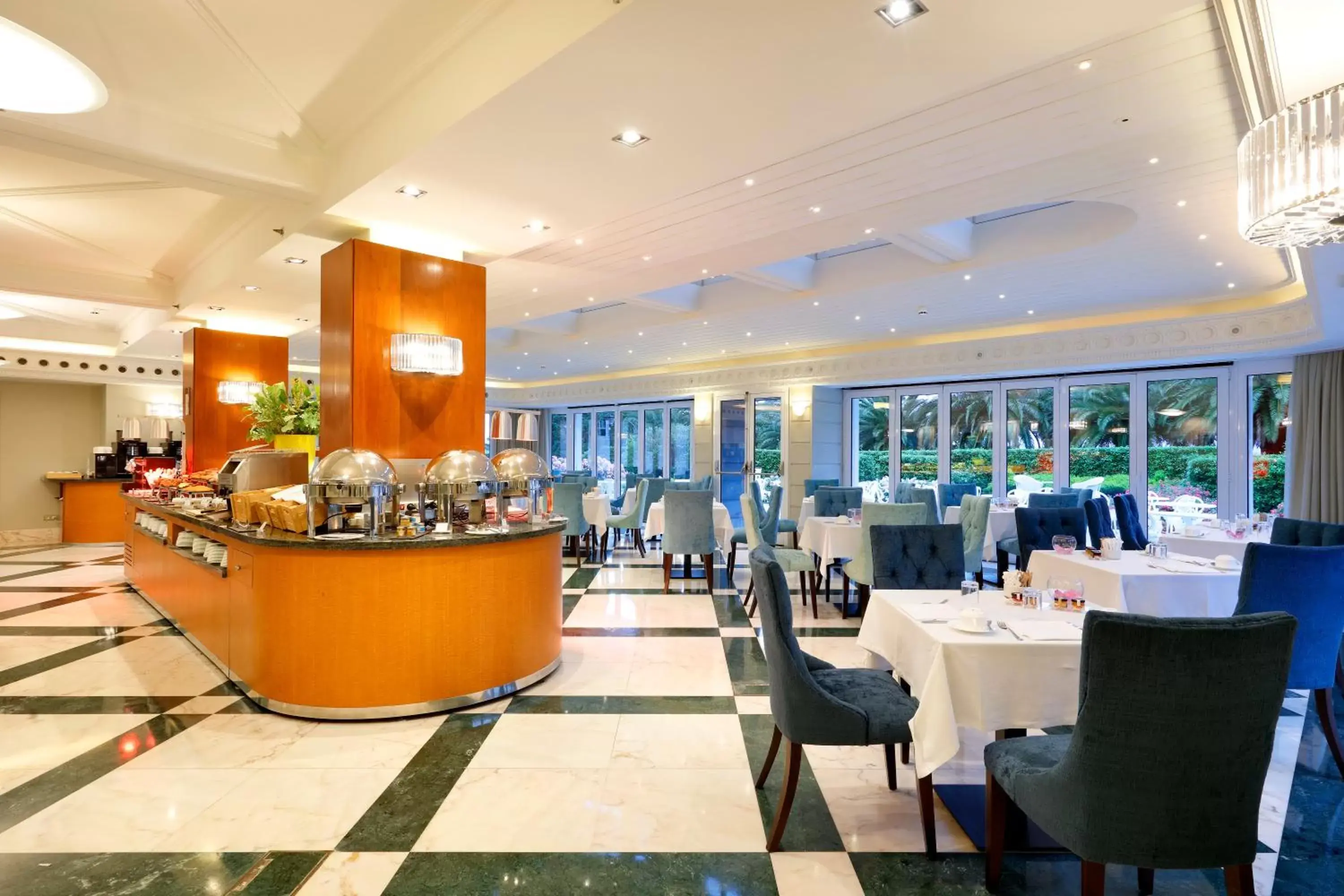Lounge or bar, Restaurant/Places to Eat in Eurostars Hotel Real