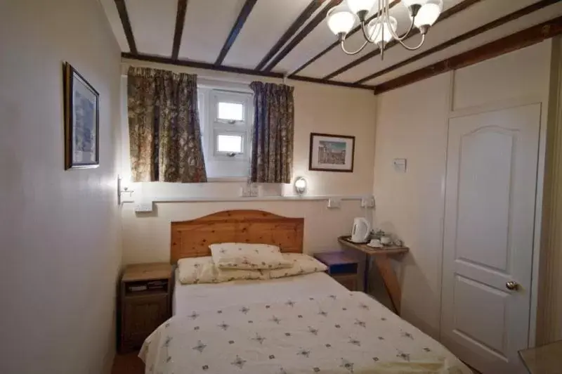 Bed in Oakwood Bed and Breakfast Heathrow