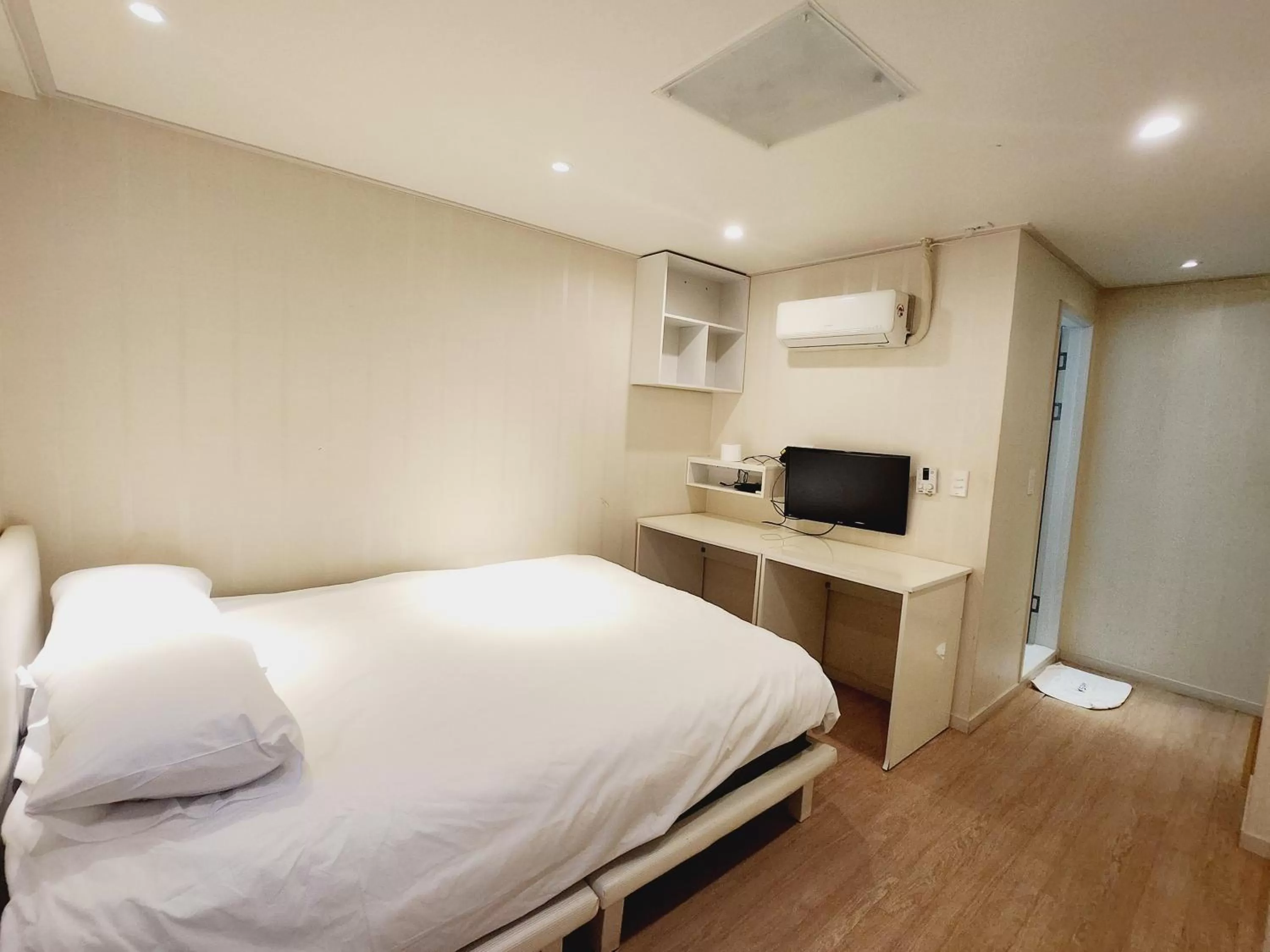 Bedroom, Bed in Olive hostel R(Residence)