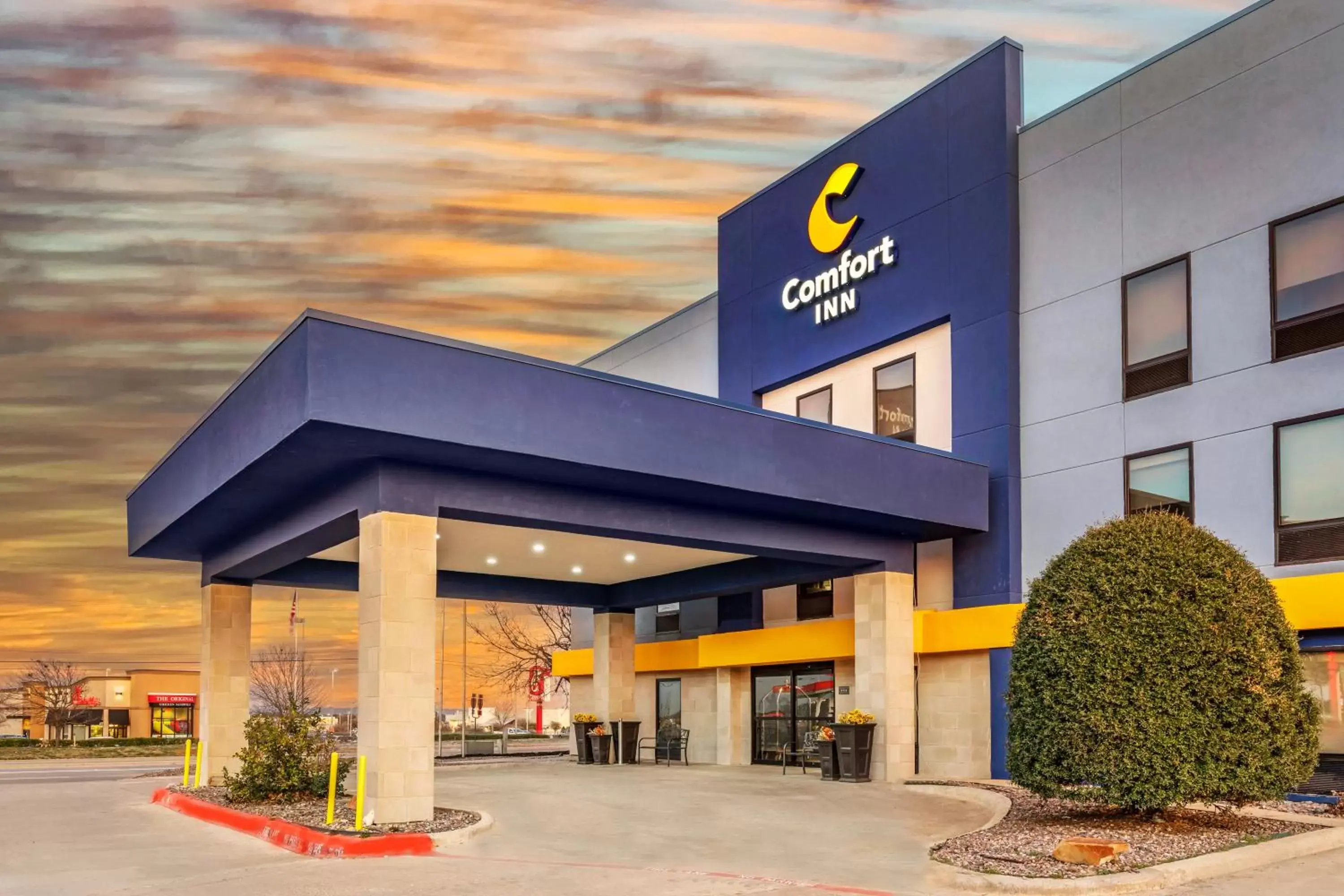 Property Building in Comfort Inn - Weatherford