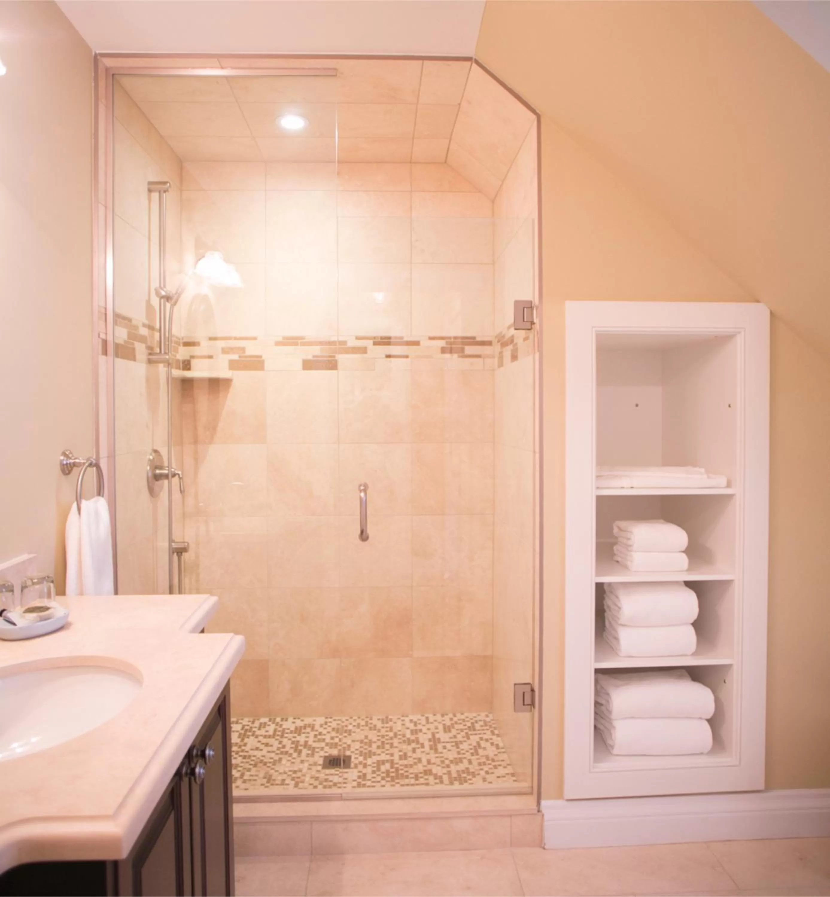 Shower in 124 on Queen Hotel & Spa