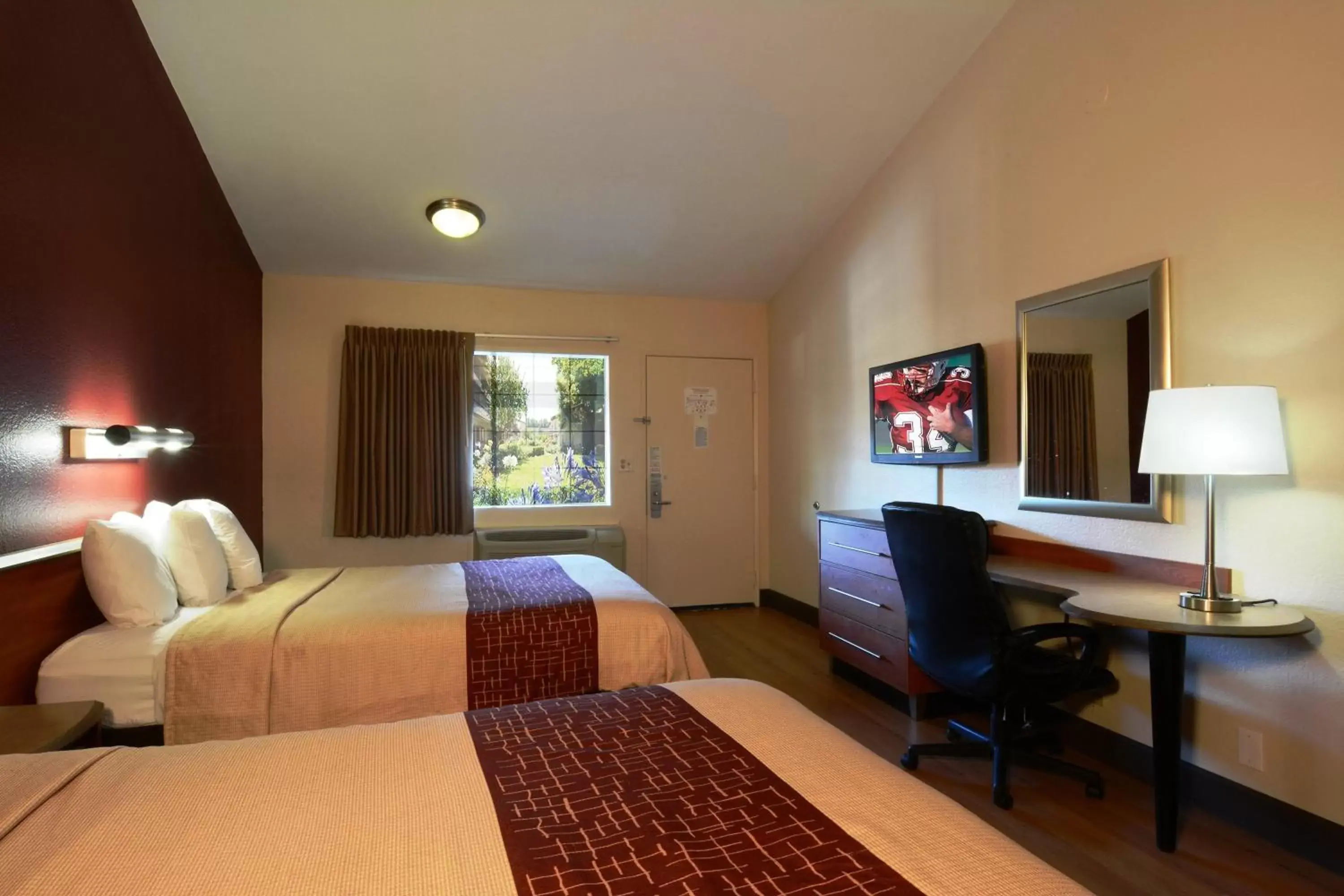 Photo of the whole room, Room Photo in Red Roof Inn San Dimas - Fairplex