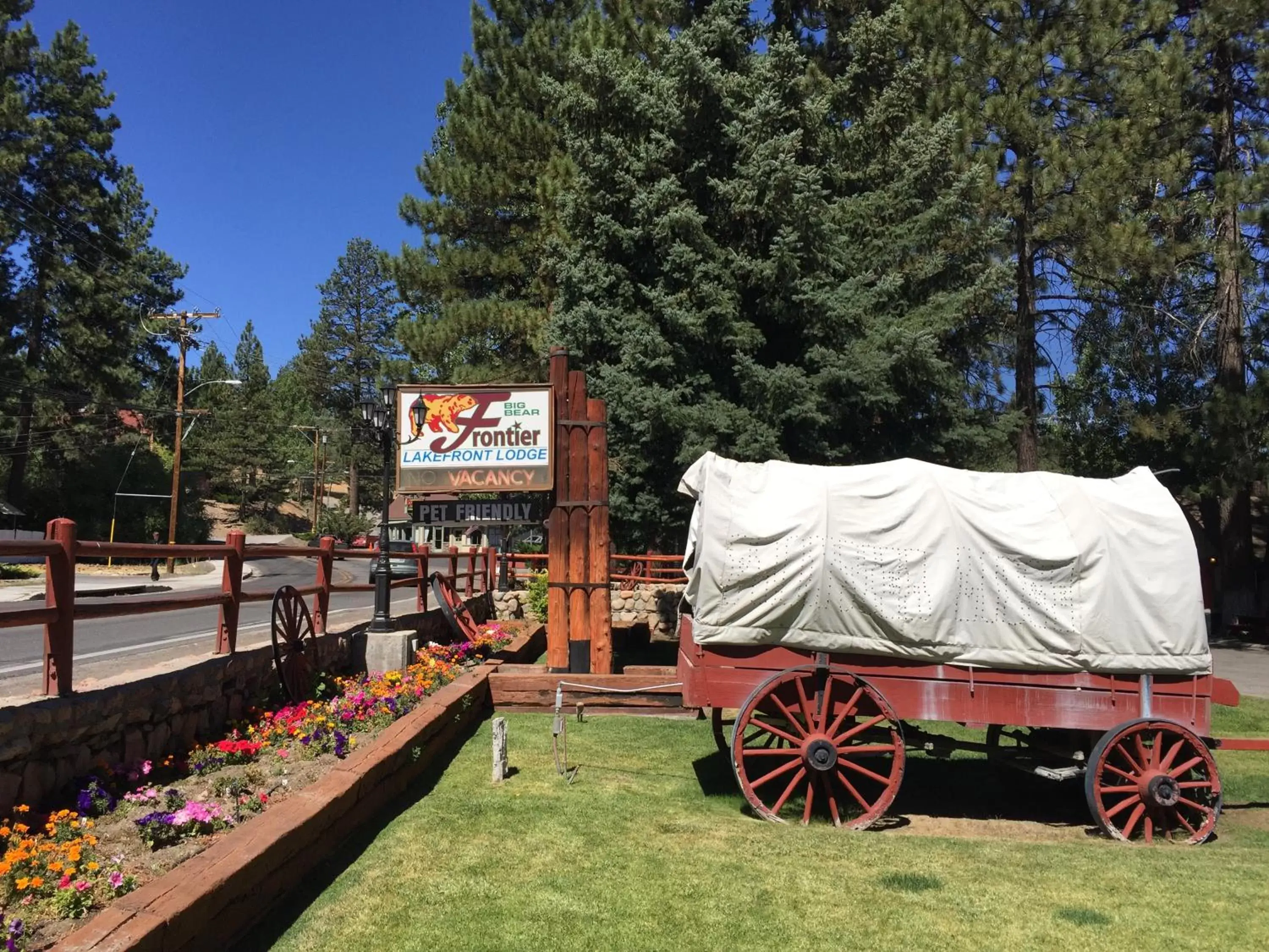 Facade/entrance, Garden in Big Bear Frontier