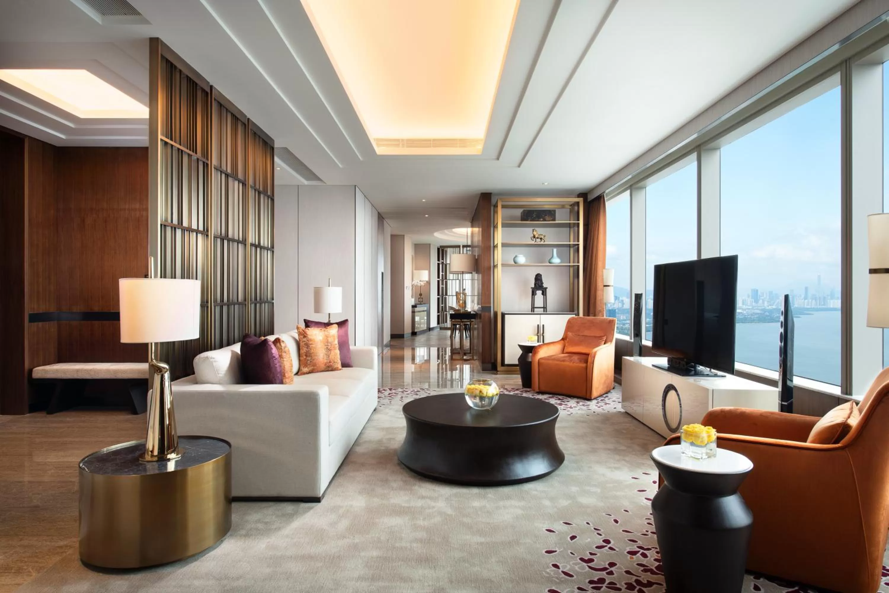 Living room in Raffles Shenzhen, Situated in the heart of One Shenzhen Bay, Book Now to Enjoy Free Minibar and Happy Hour Privileges at Long Bar on 71F