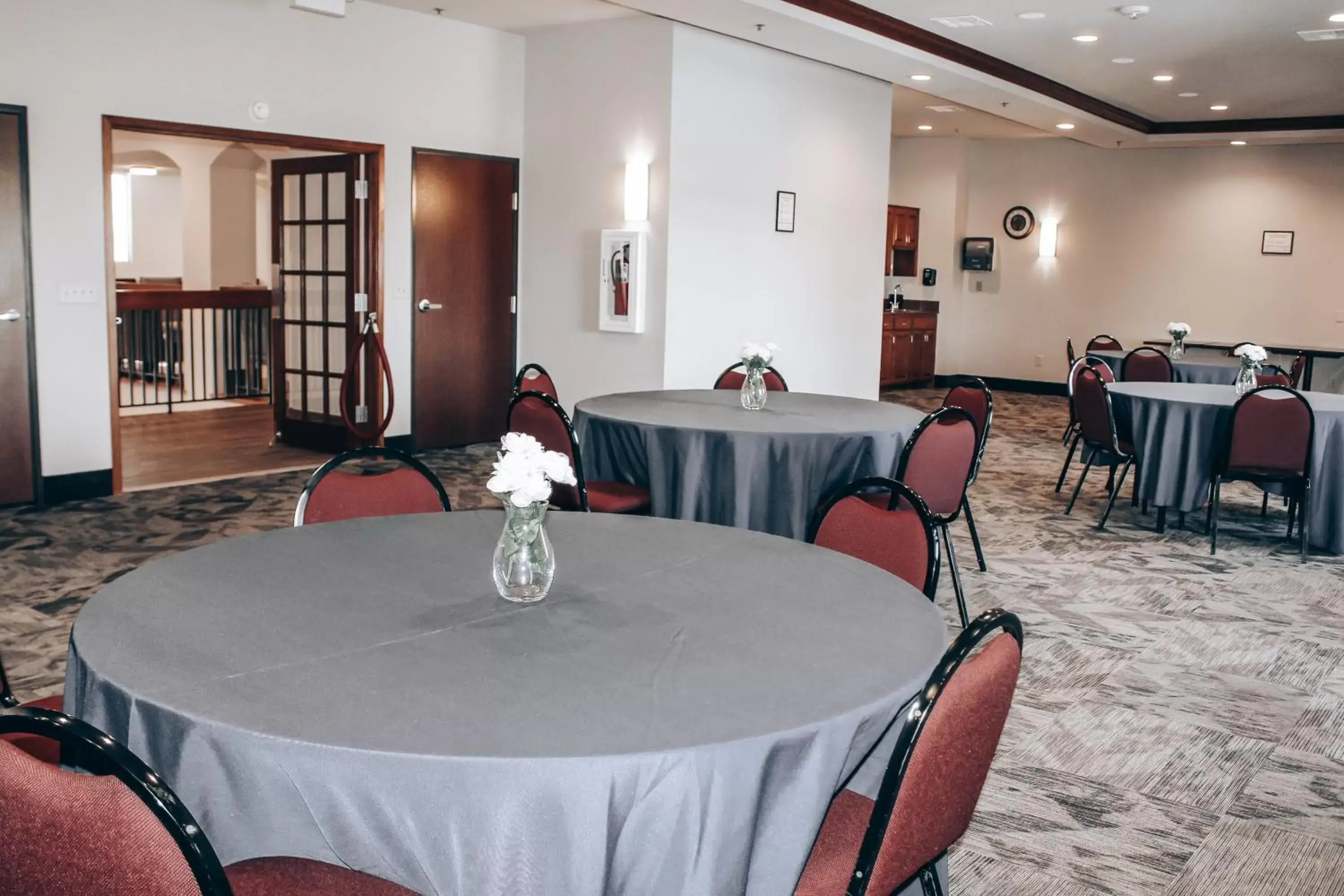 Meeting/conference room, Restaurant/Places to Eat in Holiday Inn Express Hotel and Suites Weatherford, an IHG Hotel