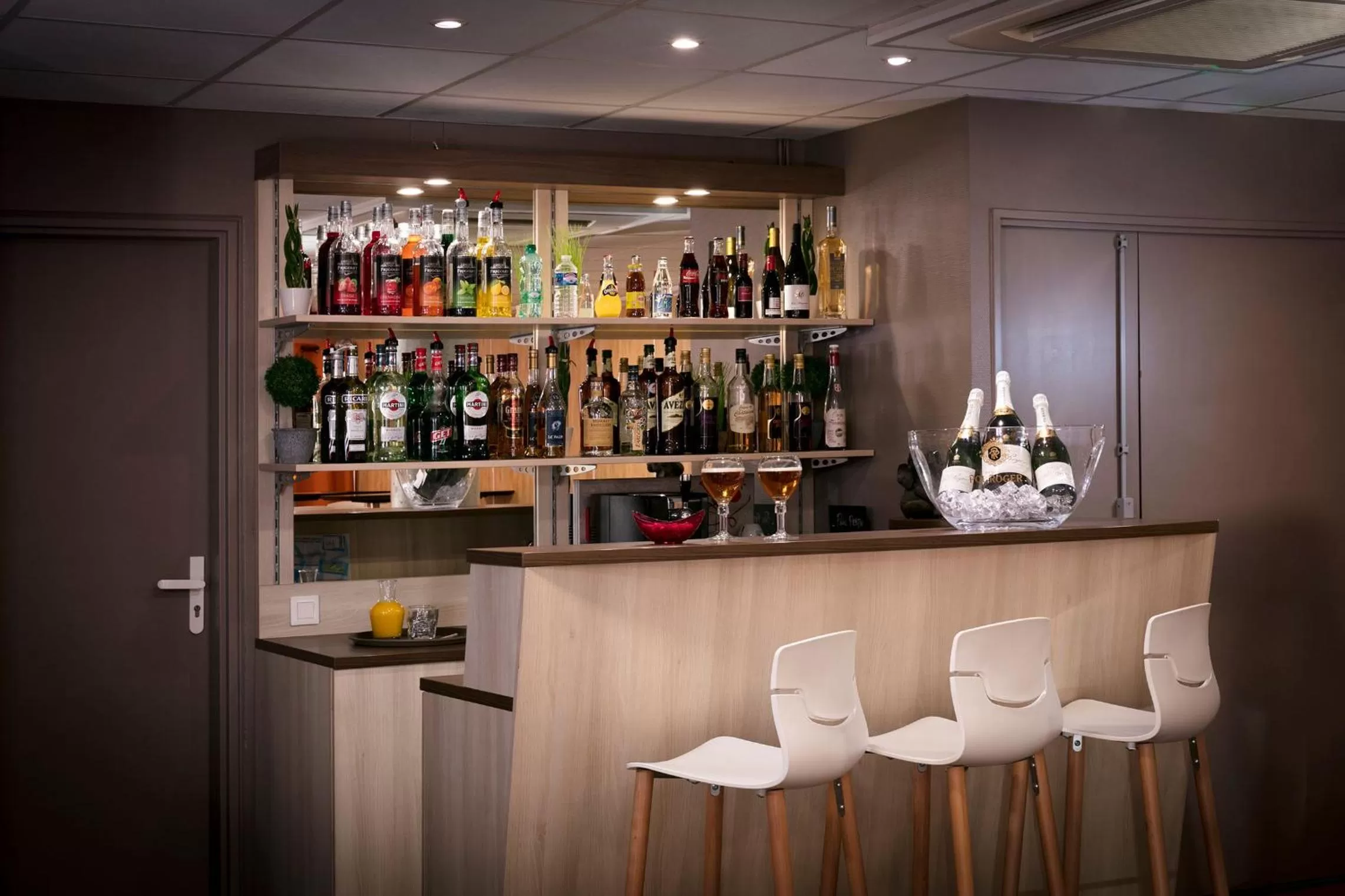 Lounge or bar in Hotel Clermont Estaing