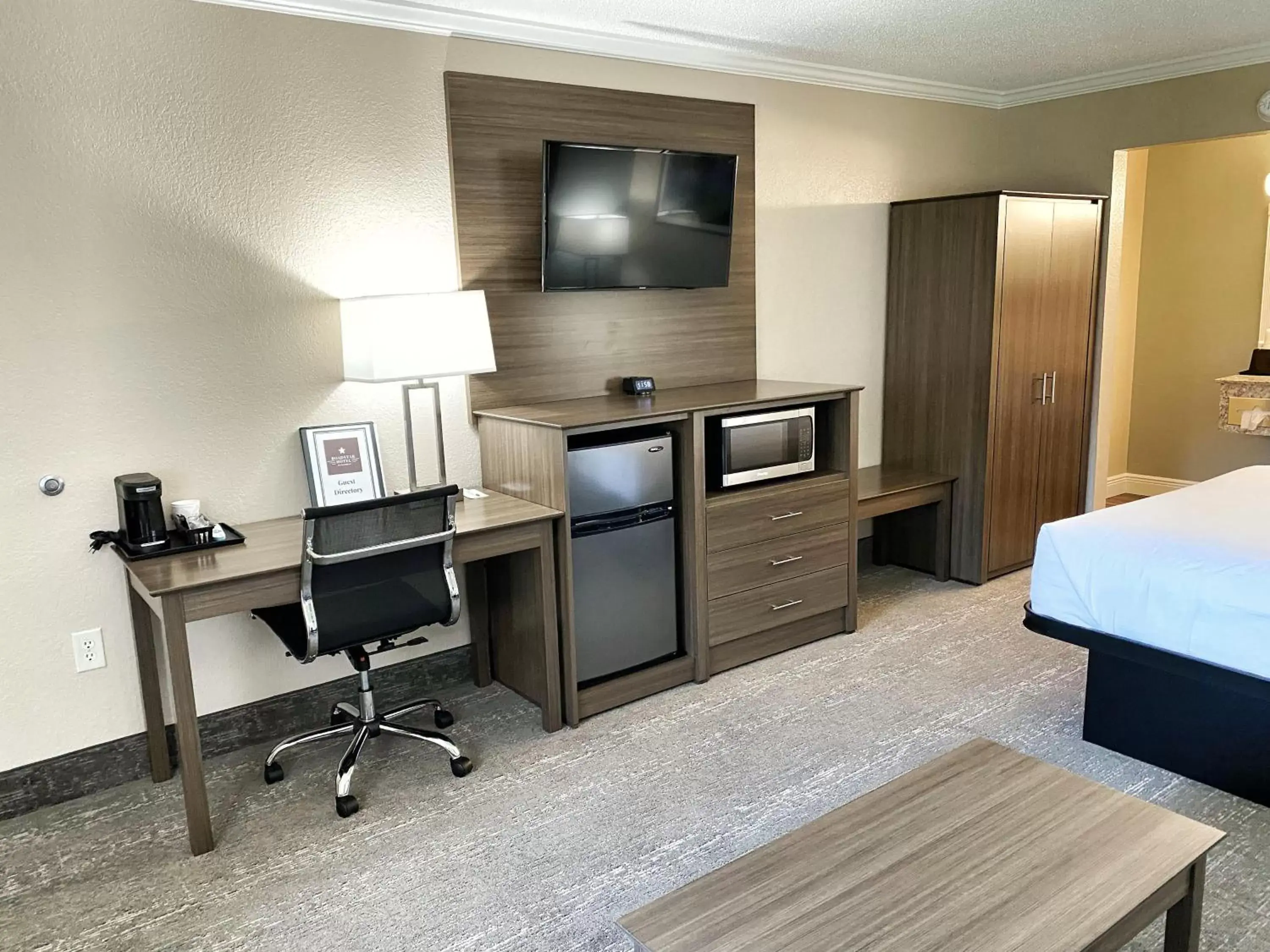 TV and multimedia, TV/Entertainment Center in Roadstar Hotel Zephyrhills