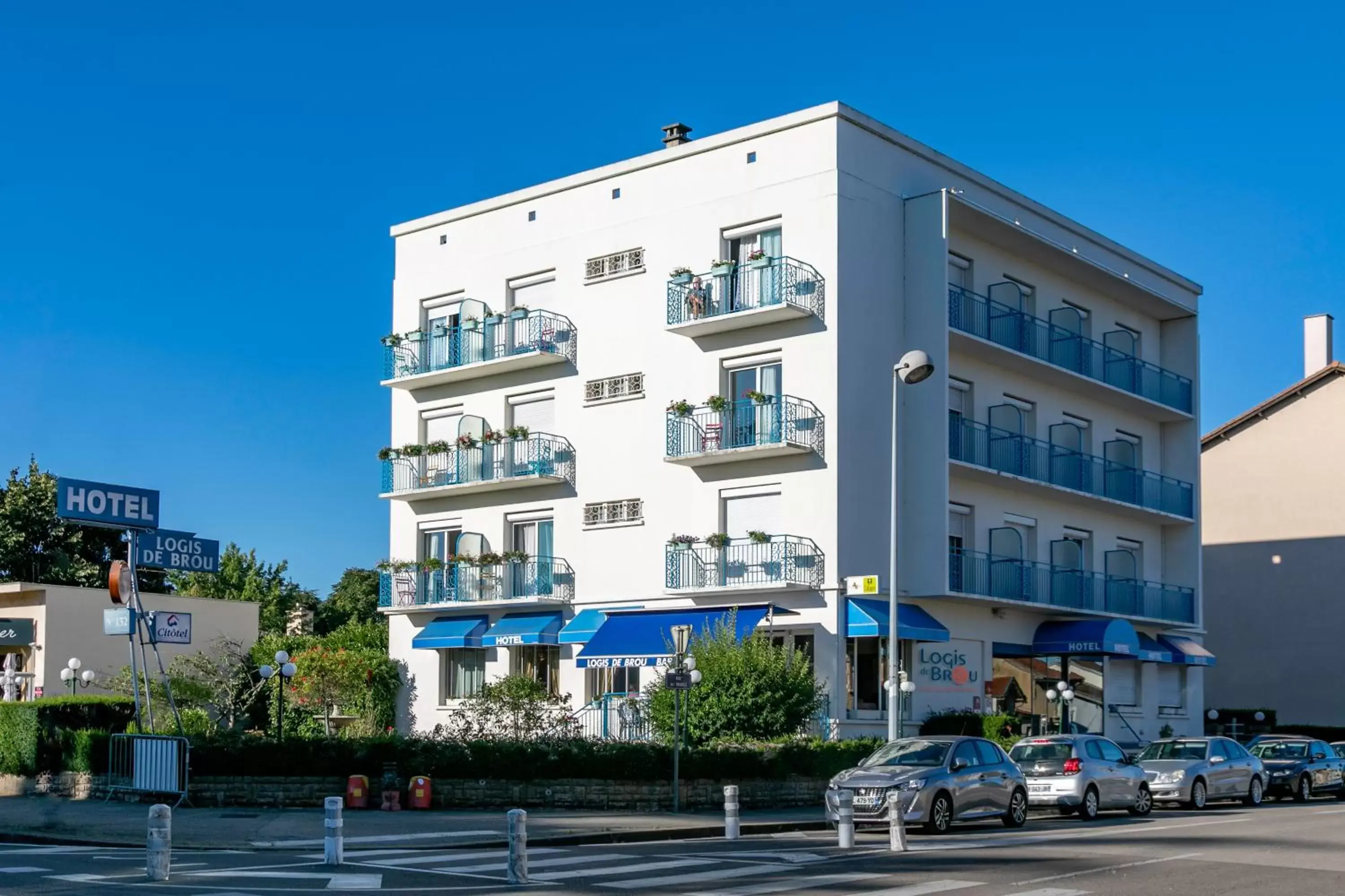 Facade/entrance, Property Building in Cit'Hotel Le Logis De Brou