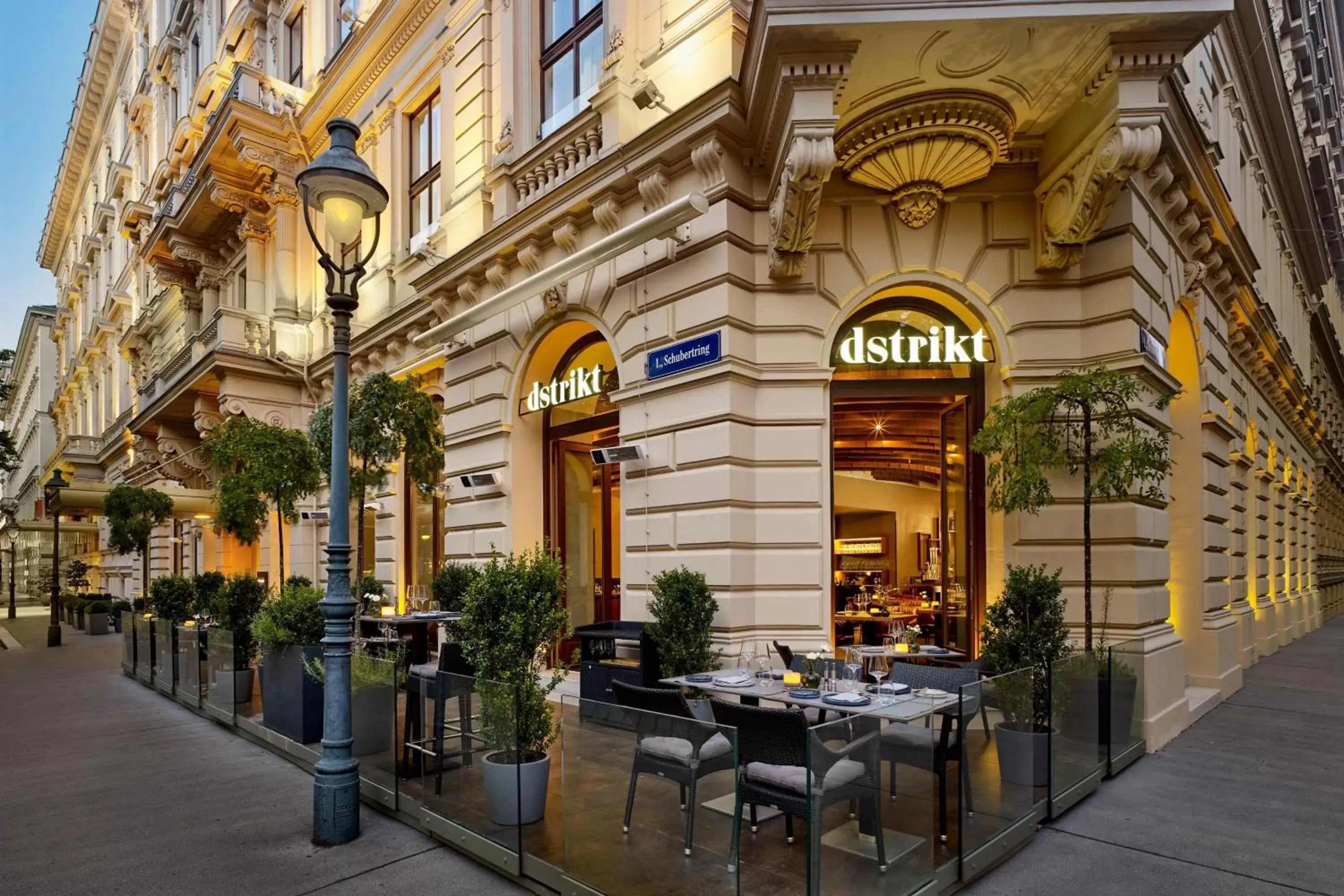 Restaurant/places to eat in The Ritz-Carlton, Vienna