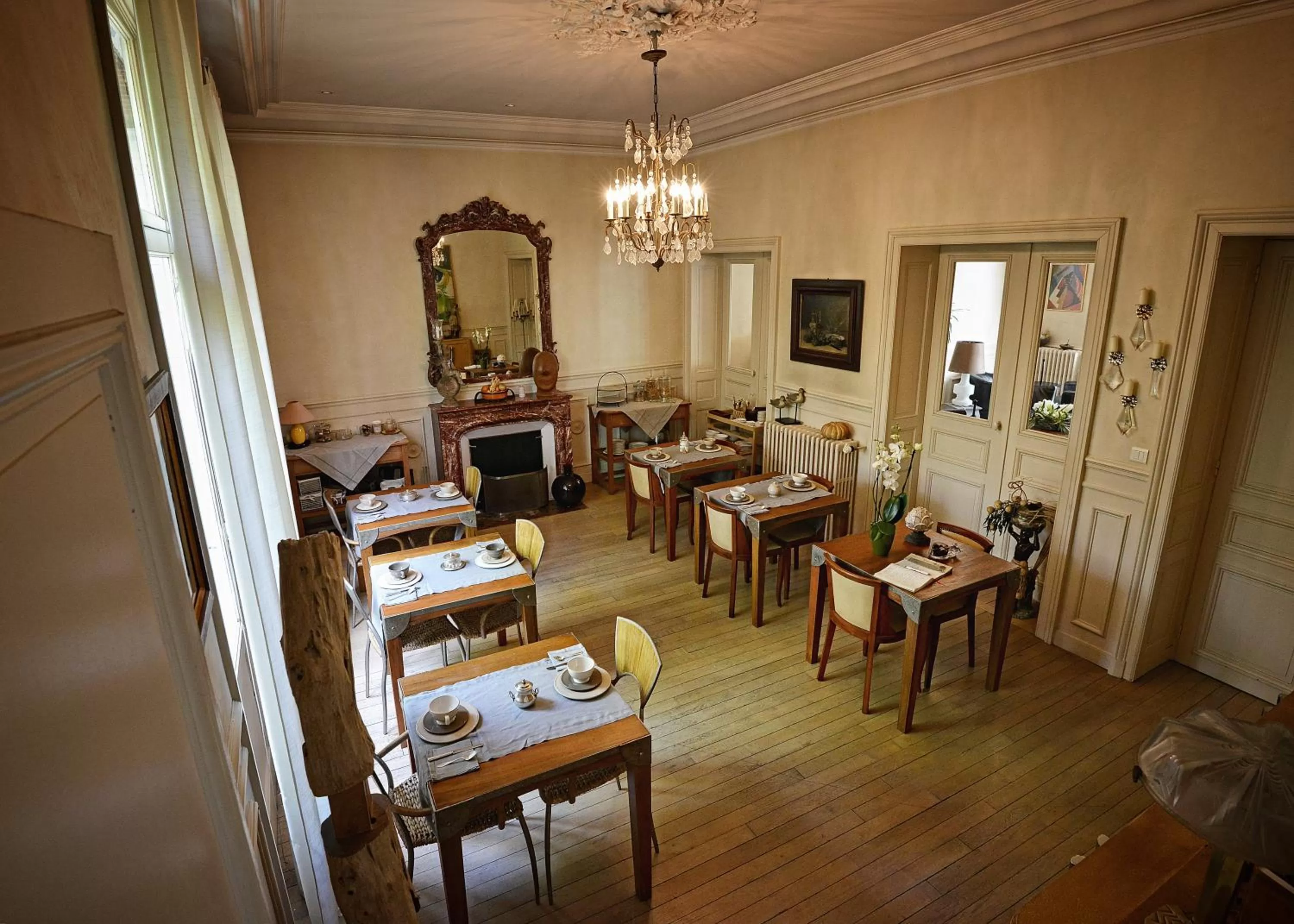 Restaurant/places to eat in Hotel Le Clos Raymi