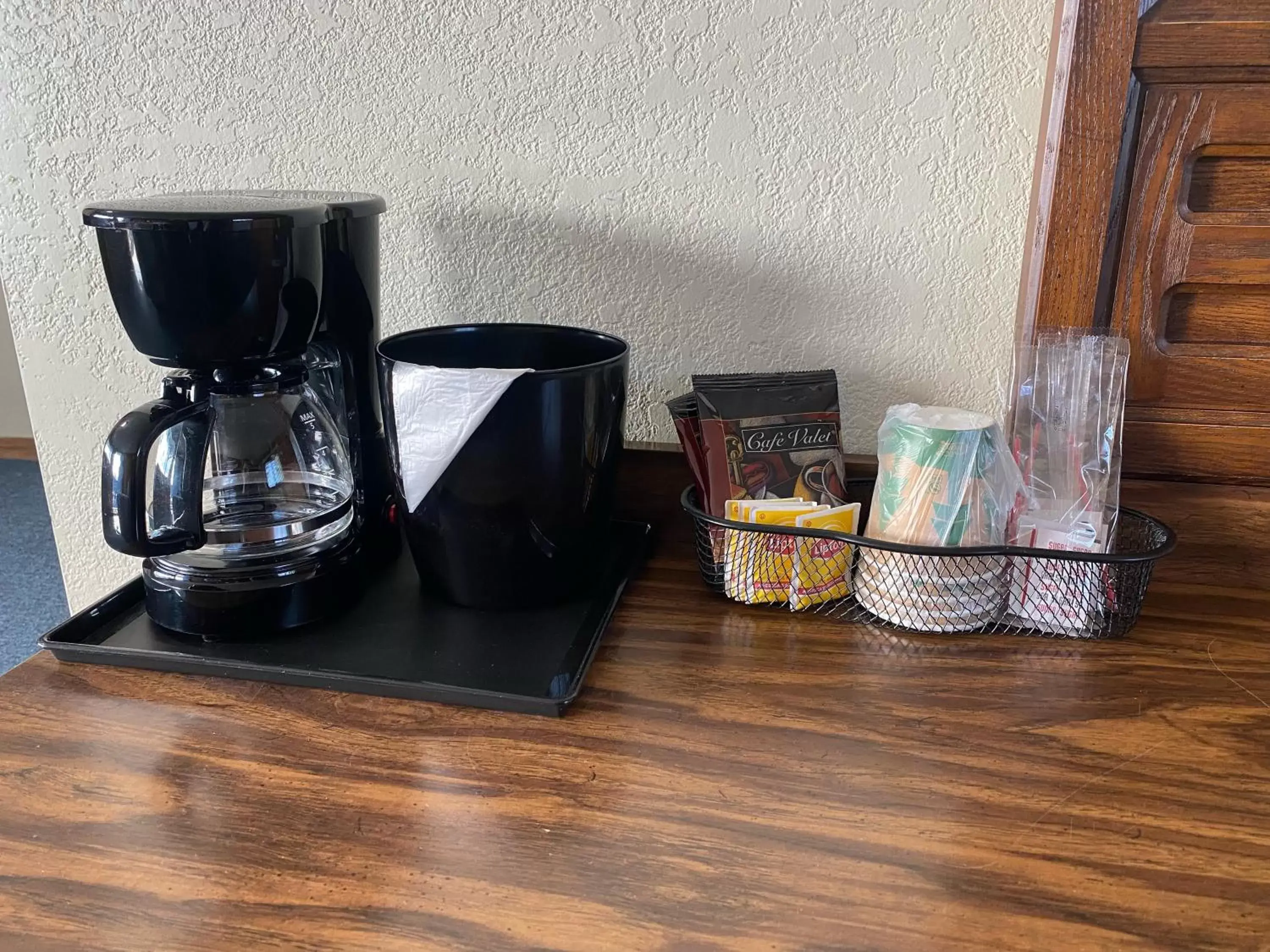 Coffee/tea facilities in Waterway Inn