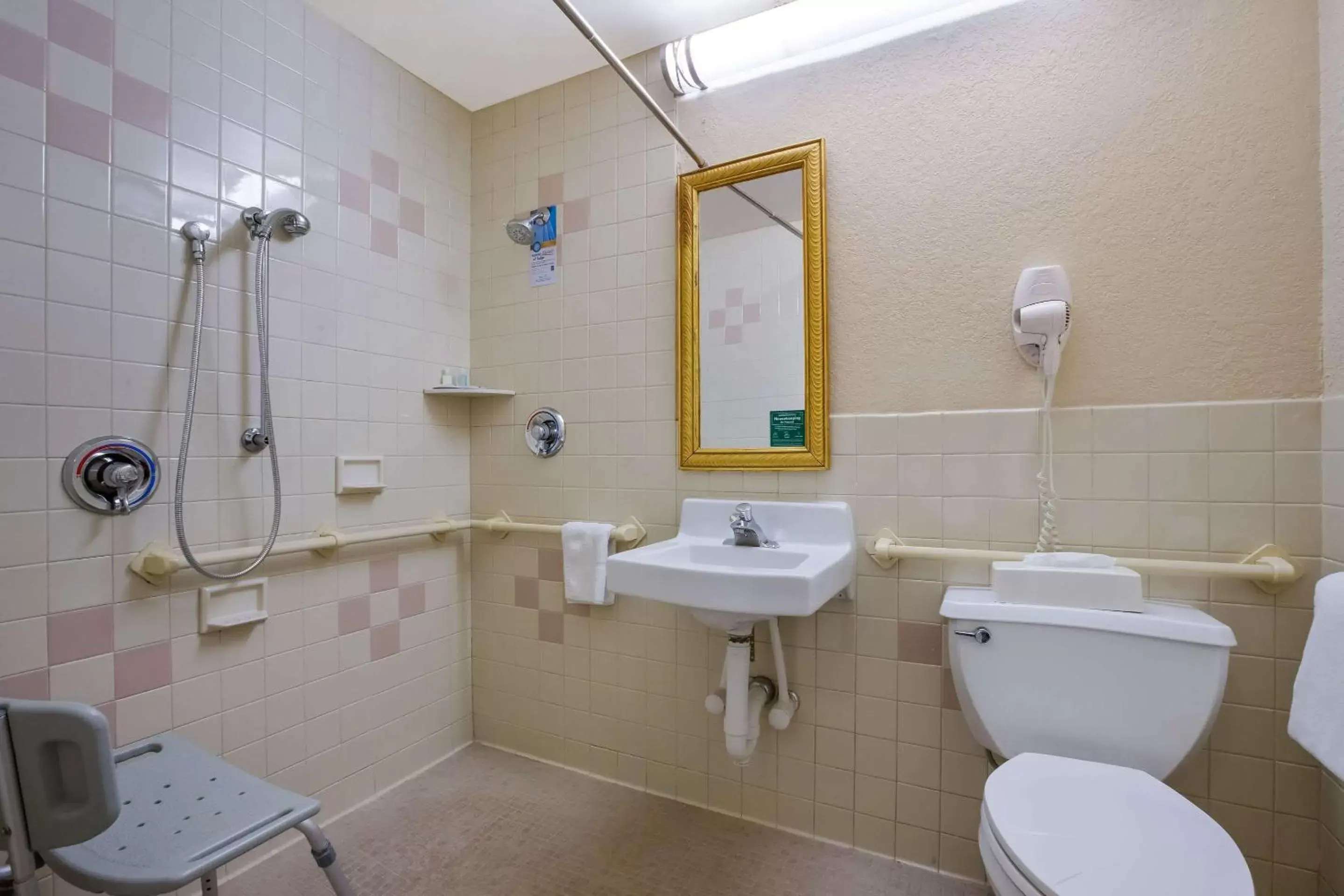 Bathroom in Quality Inn Near Princeton
