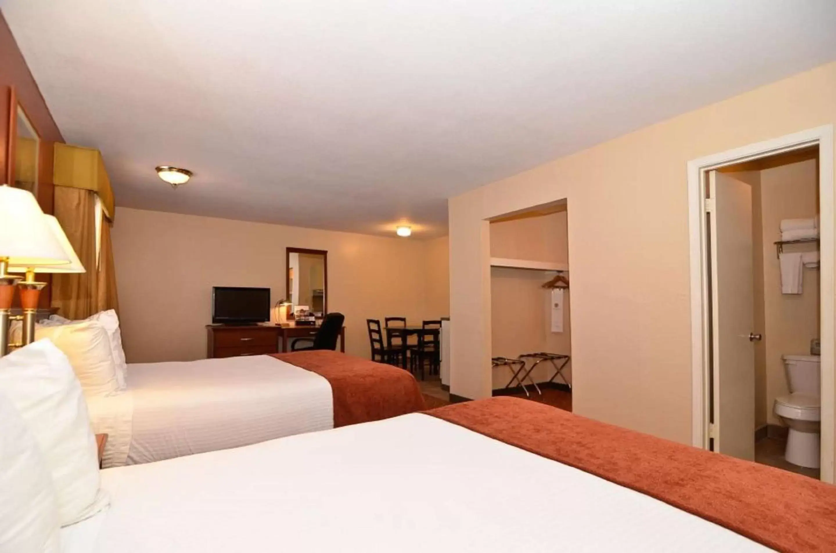 Queen Room with Two Queen Beds and Kitchenette in SureStay Hotel by Best Western Zapata Queen Room with Two Queen Beds and Kitchenette in SureStay Hotel by Best Western Zapata