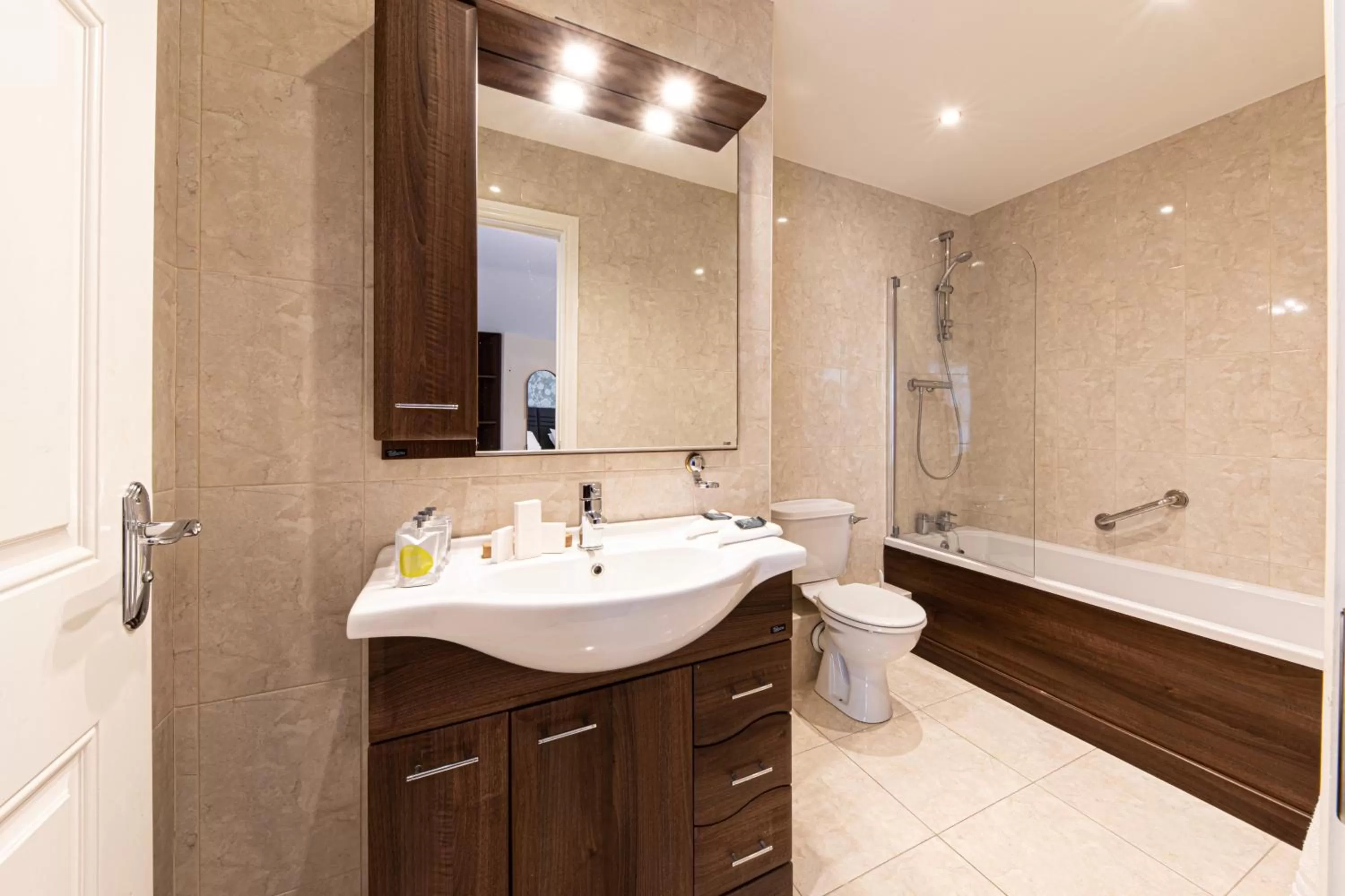 Bathroom in Ballina Manor Hotel