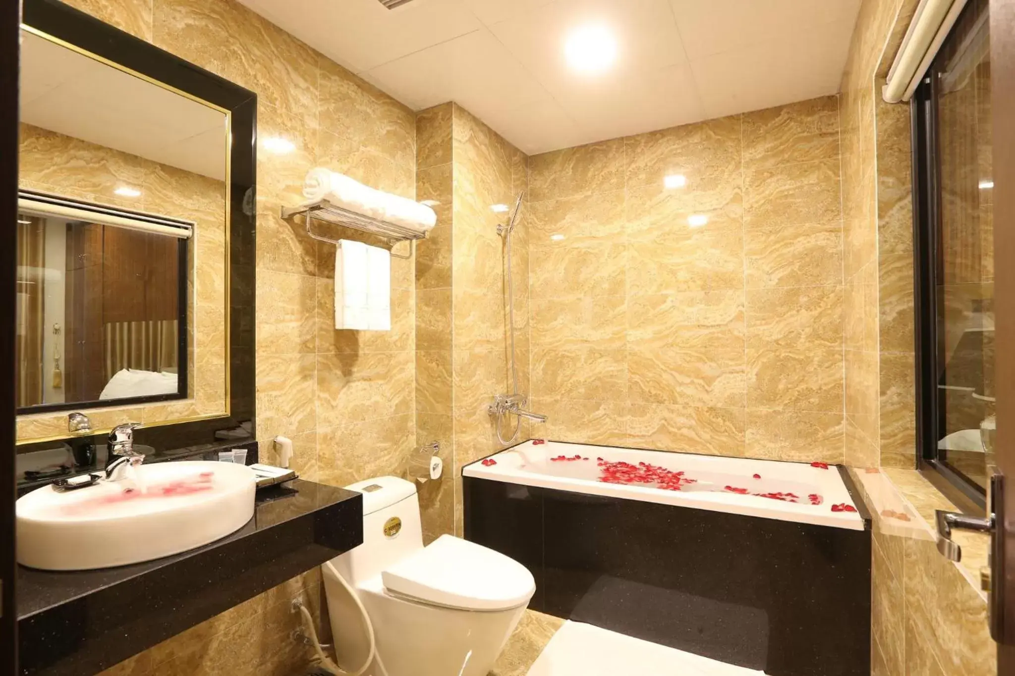 Bathroom in Au Viet Hotel