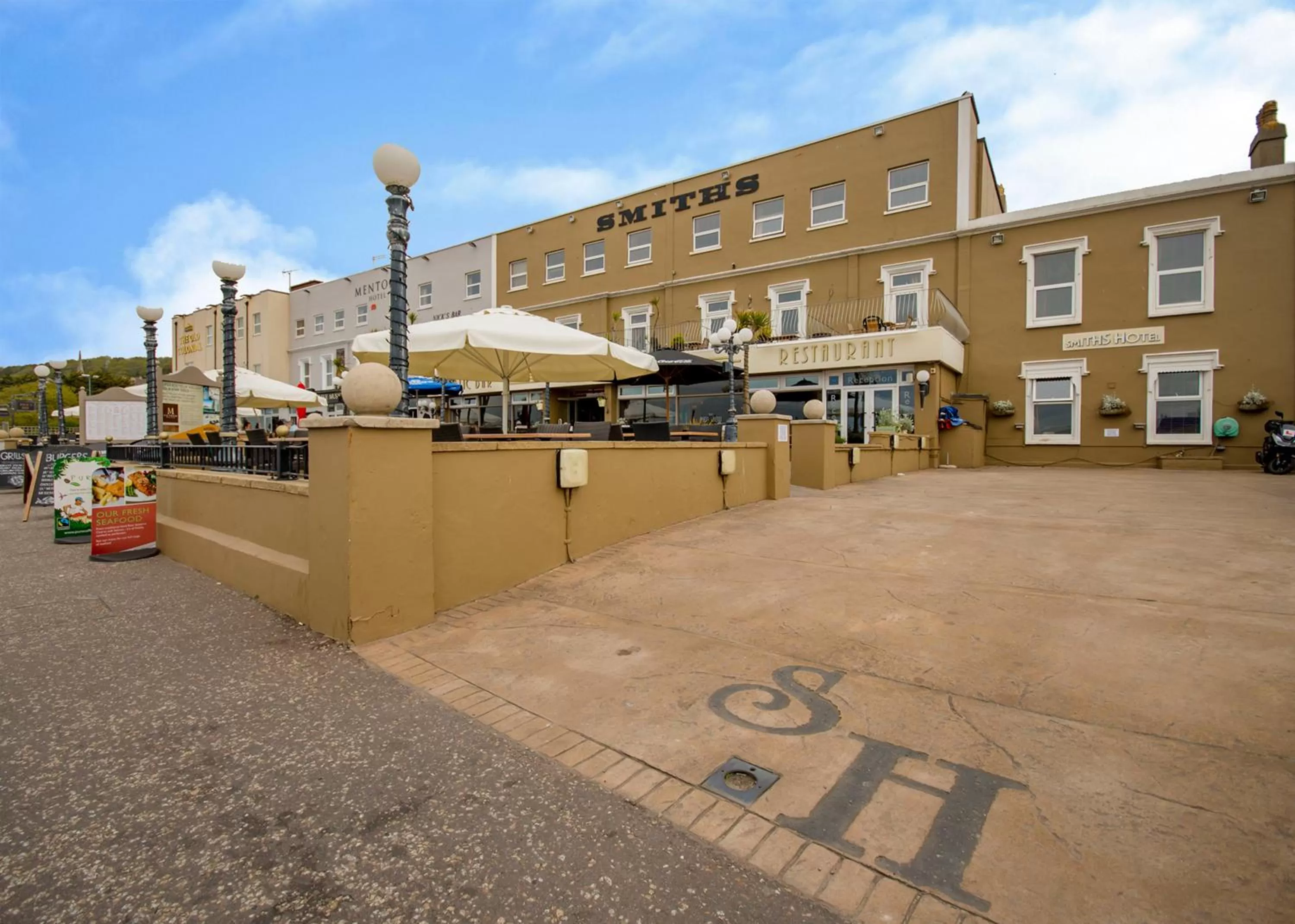 Facade/entrance, Property Building in Smiths Hotel
