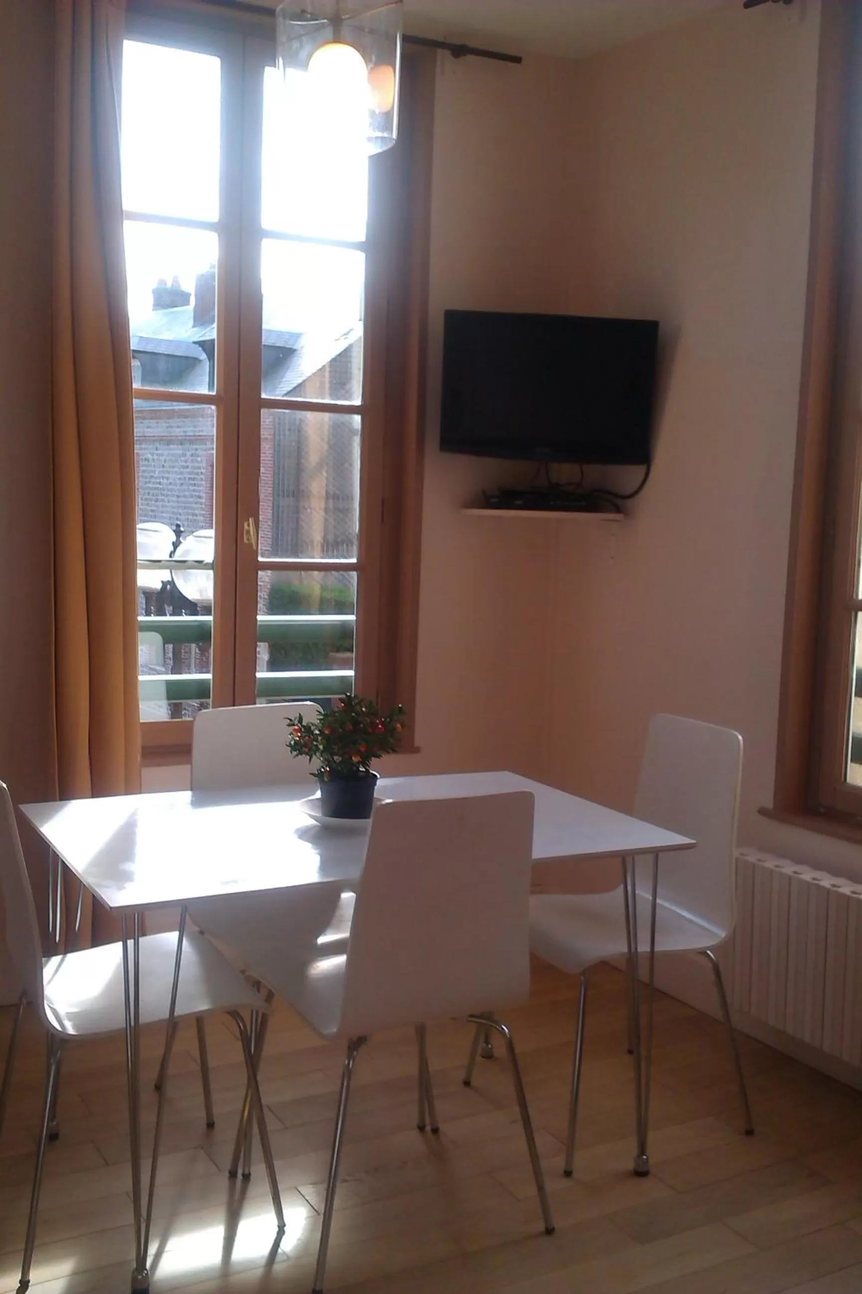 TV and multimedia, Dining Area in Les Galets Bleus