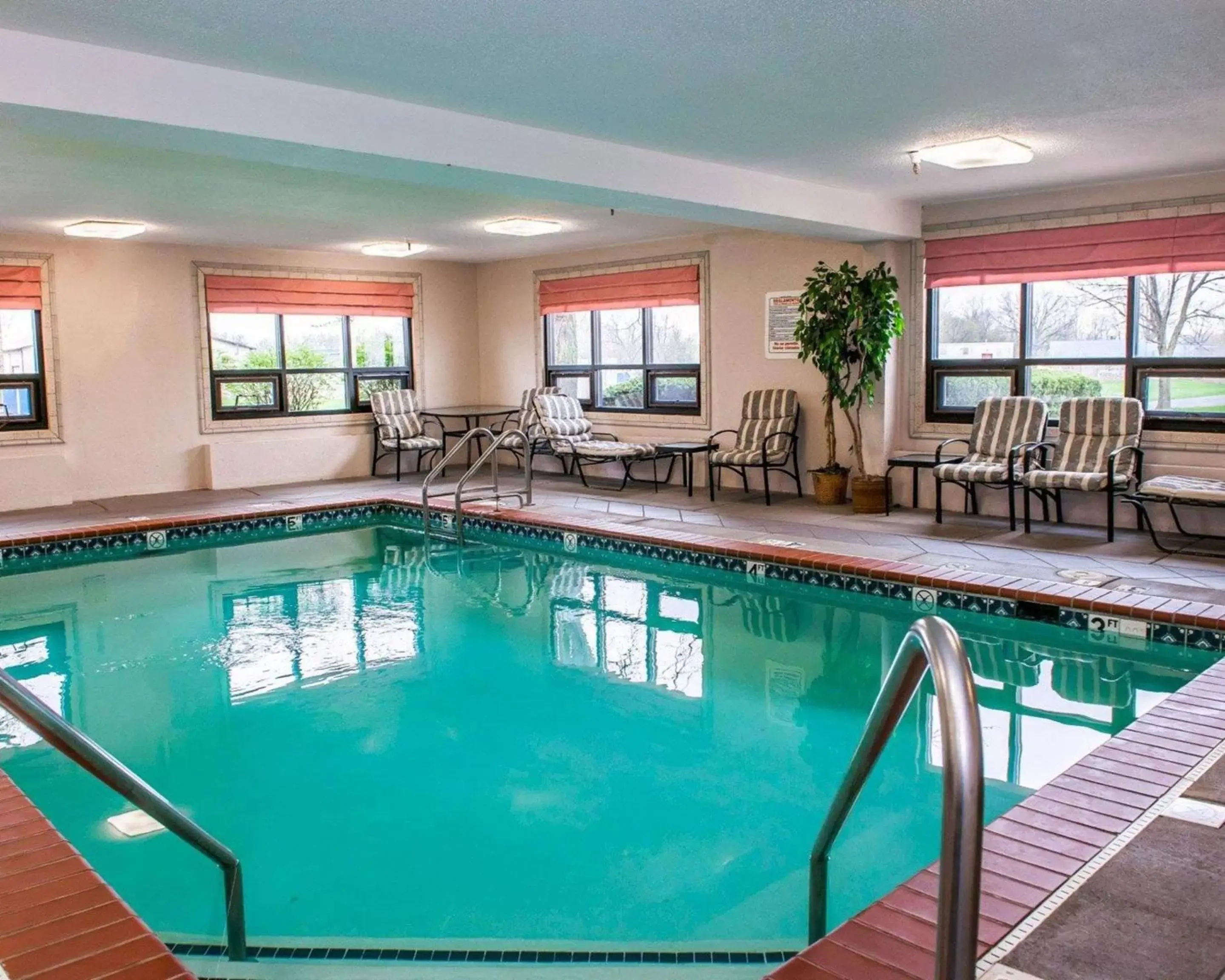 On site, Swimming Pool in Comfort Inn Indianapolis South I-65