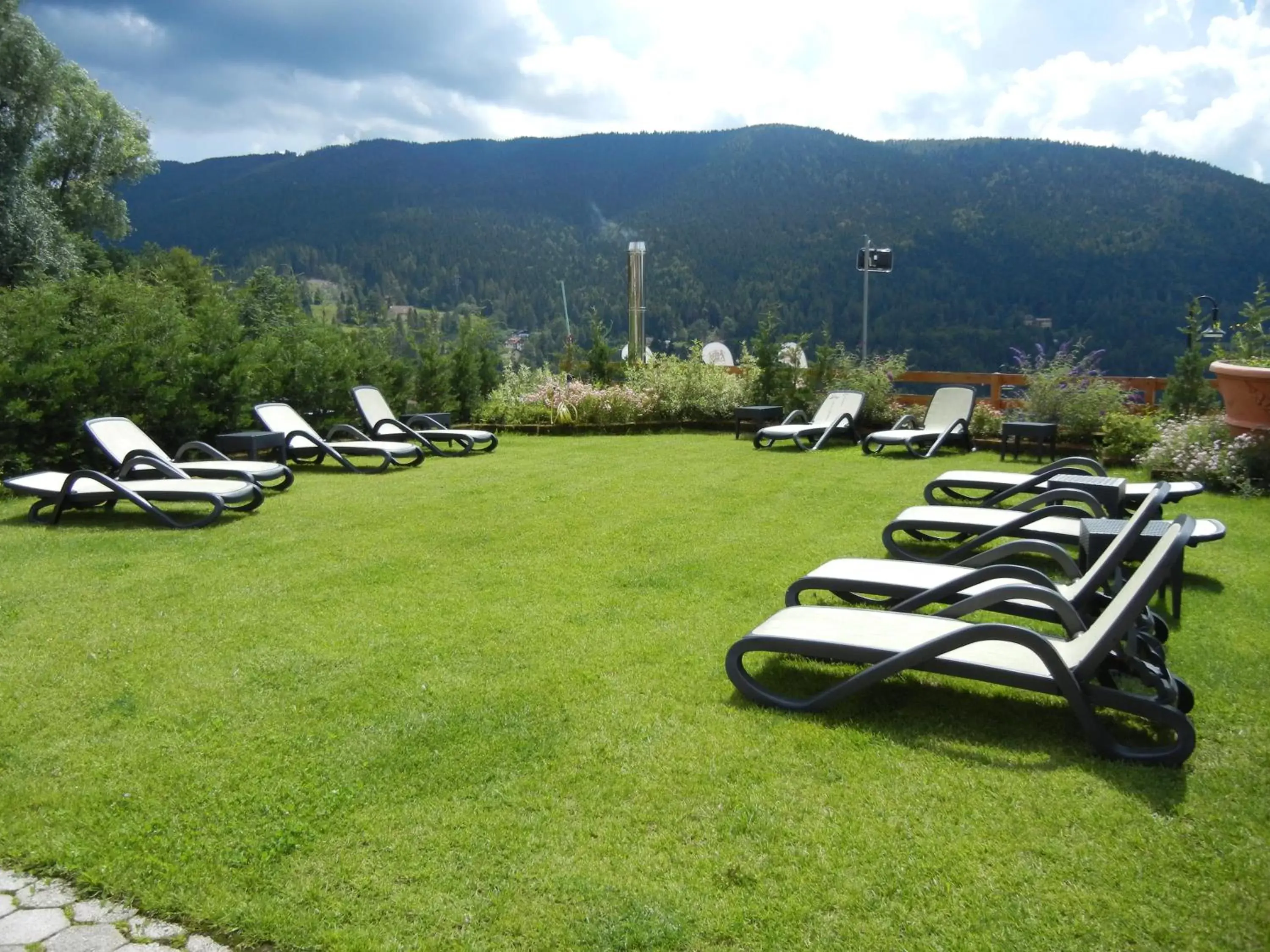 Garden in Folgaria Post Hotel