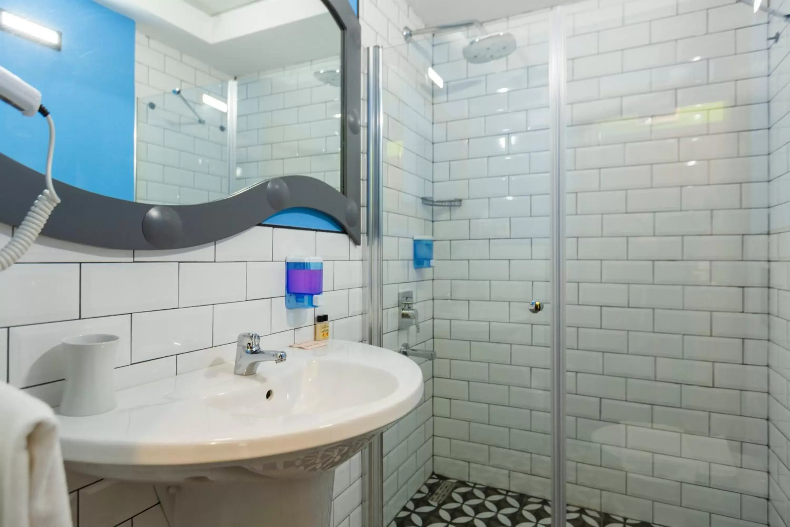 Shower, Bathroom in Mene City Hotel