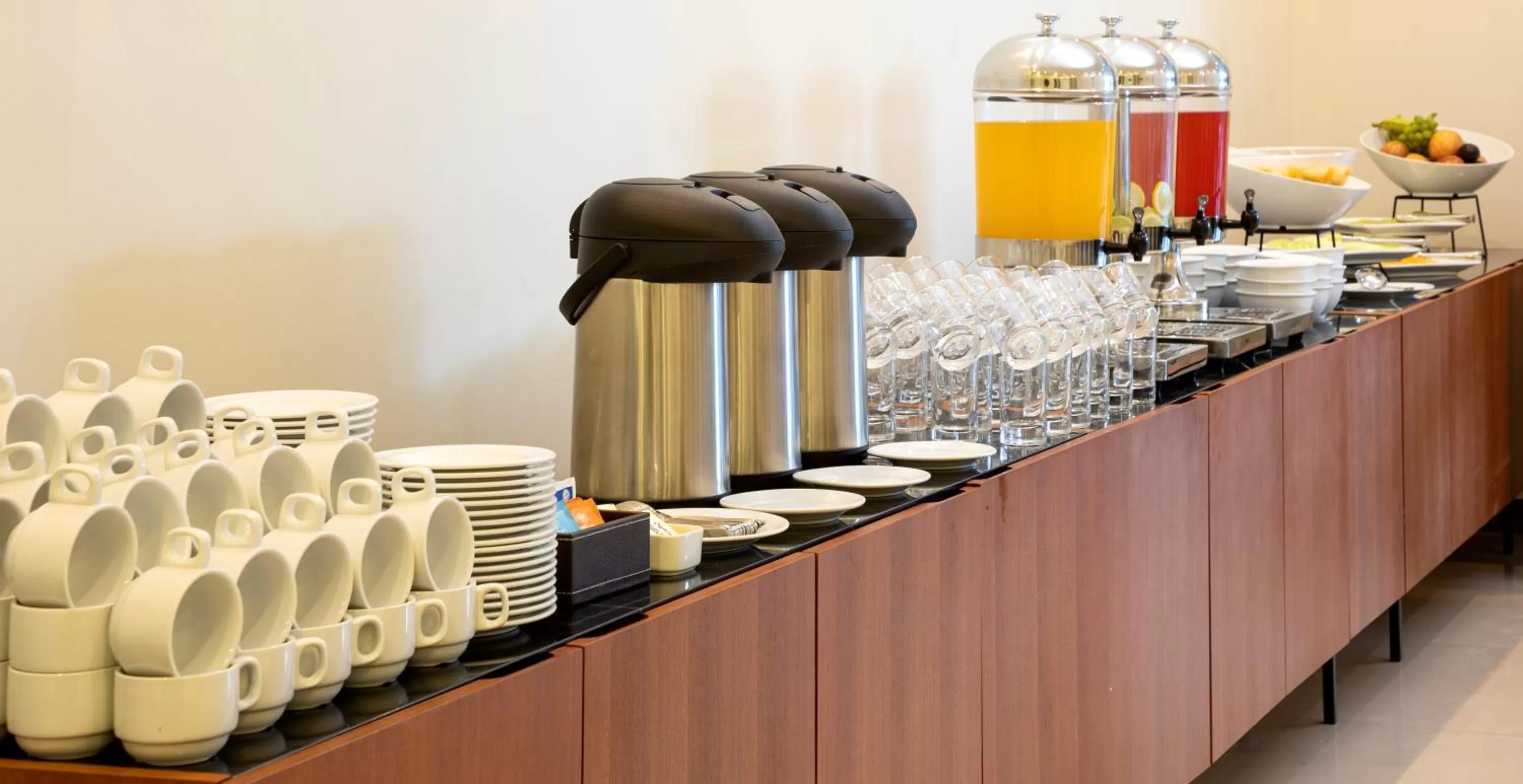 Coffee/tea facilities in Nobile Hotel Estación Central