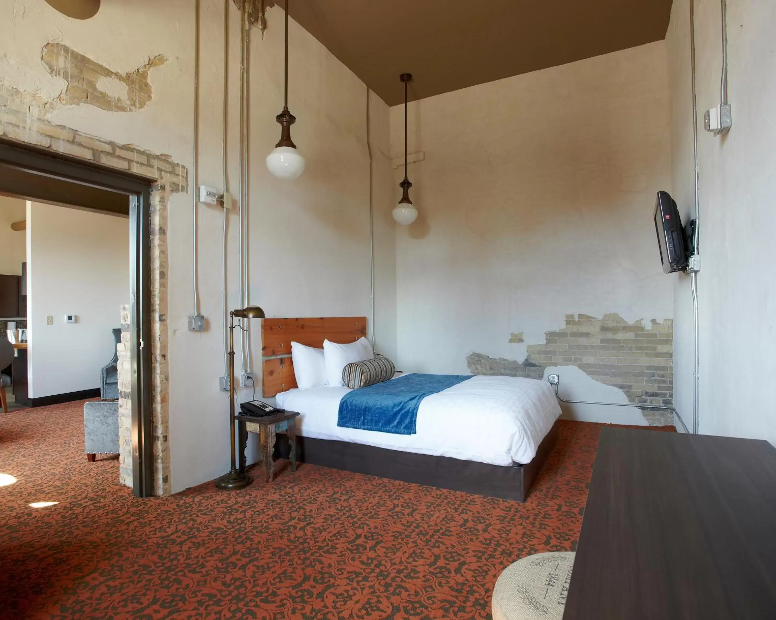 Guests, Bed in Brewhouse Inn and Suites