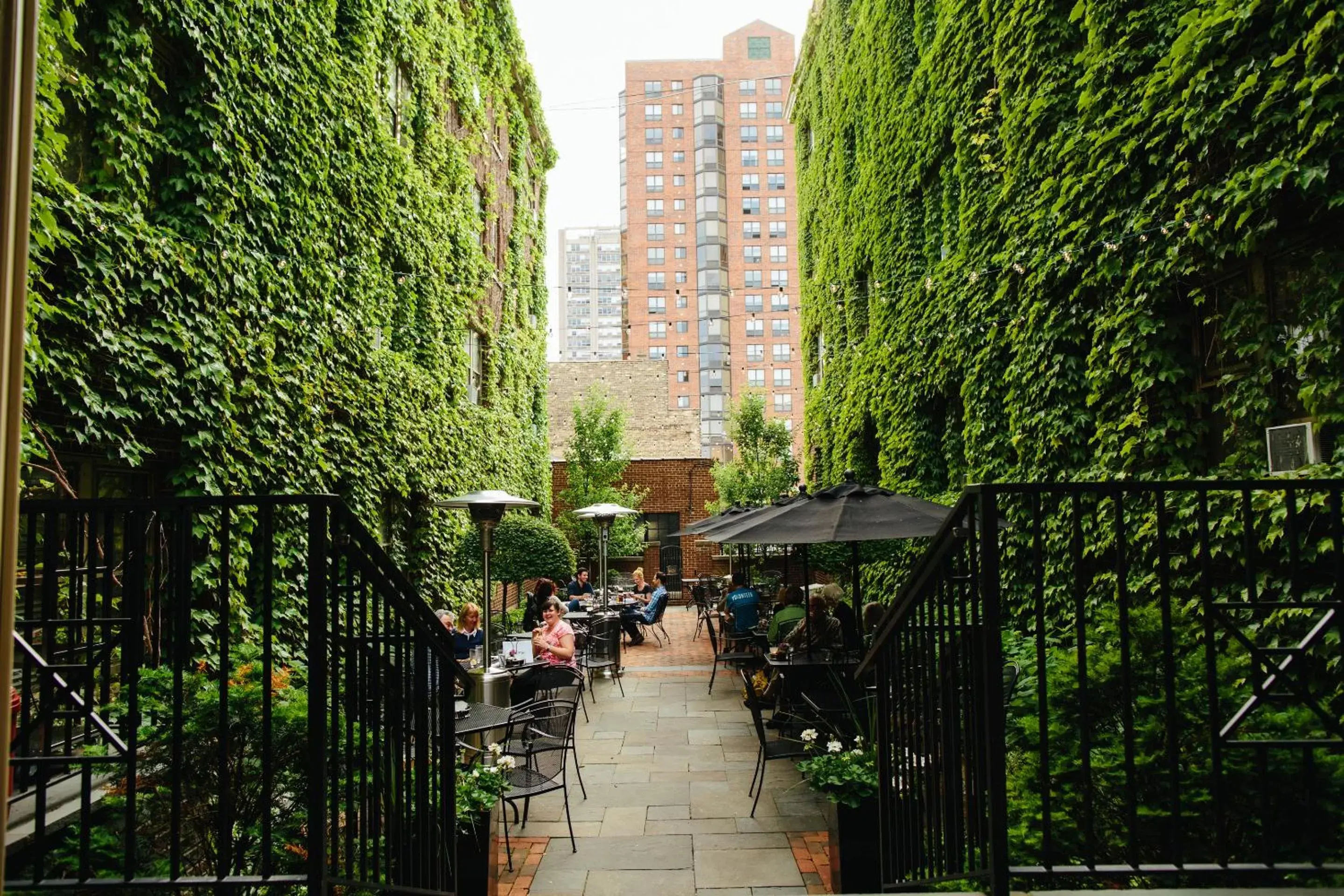 Patio in The Plaza Hotel - Milwaukee