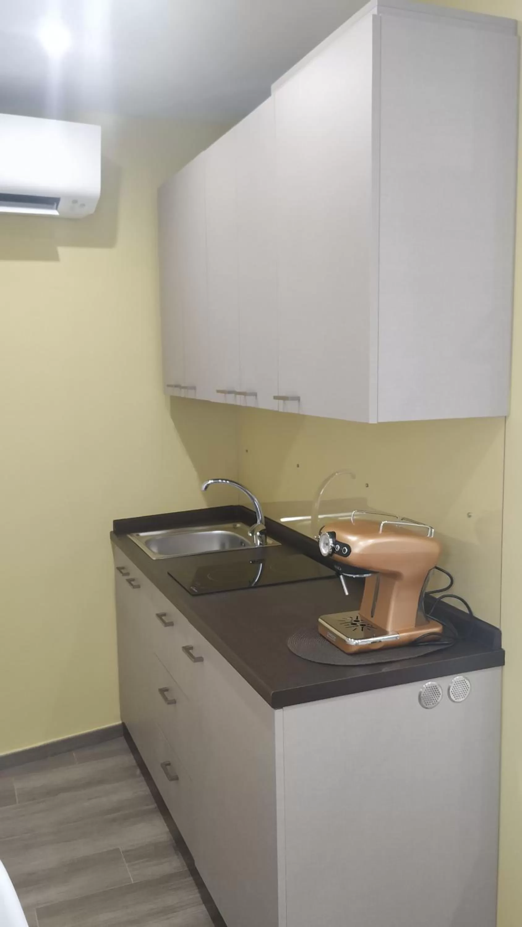 Kitchen or kitchenette in Comeacasa B&B