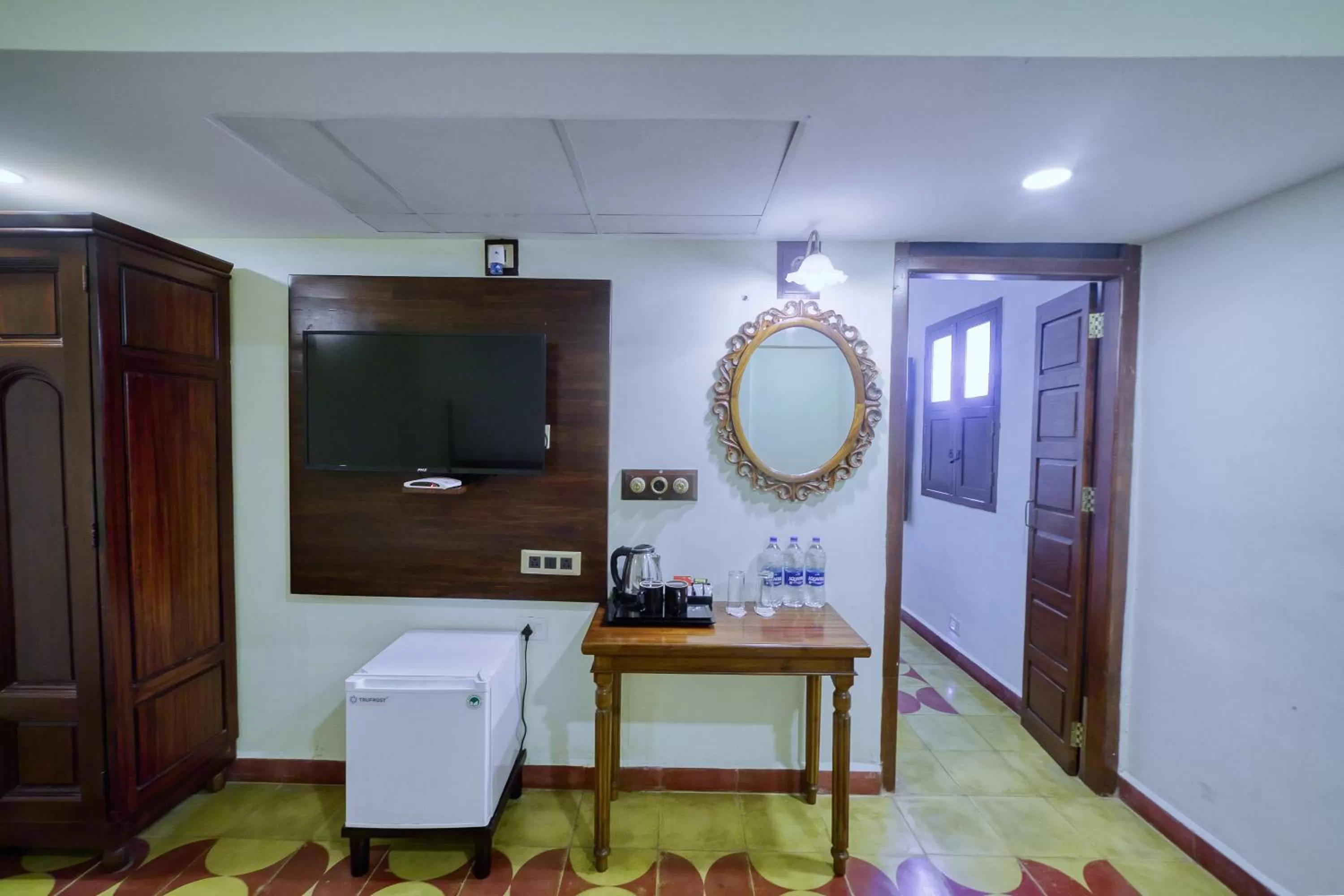 TV and multimedia in HOTEL WINDSOR CASTLE