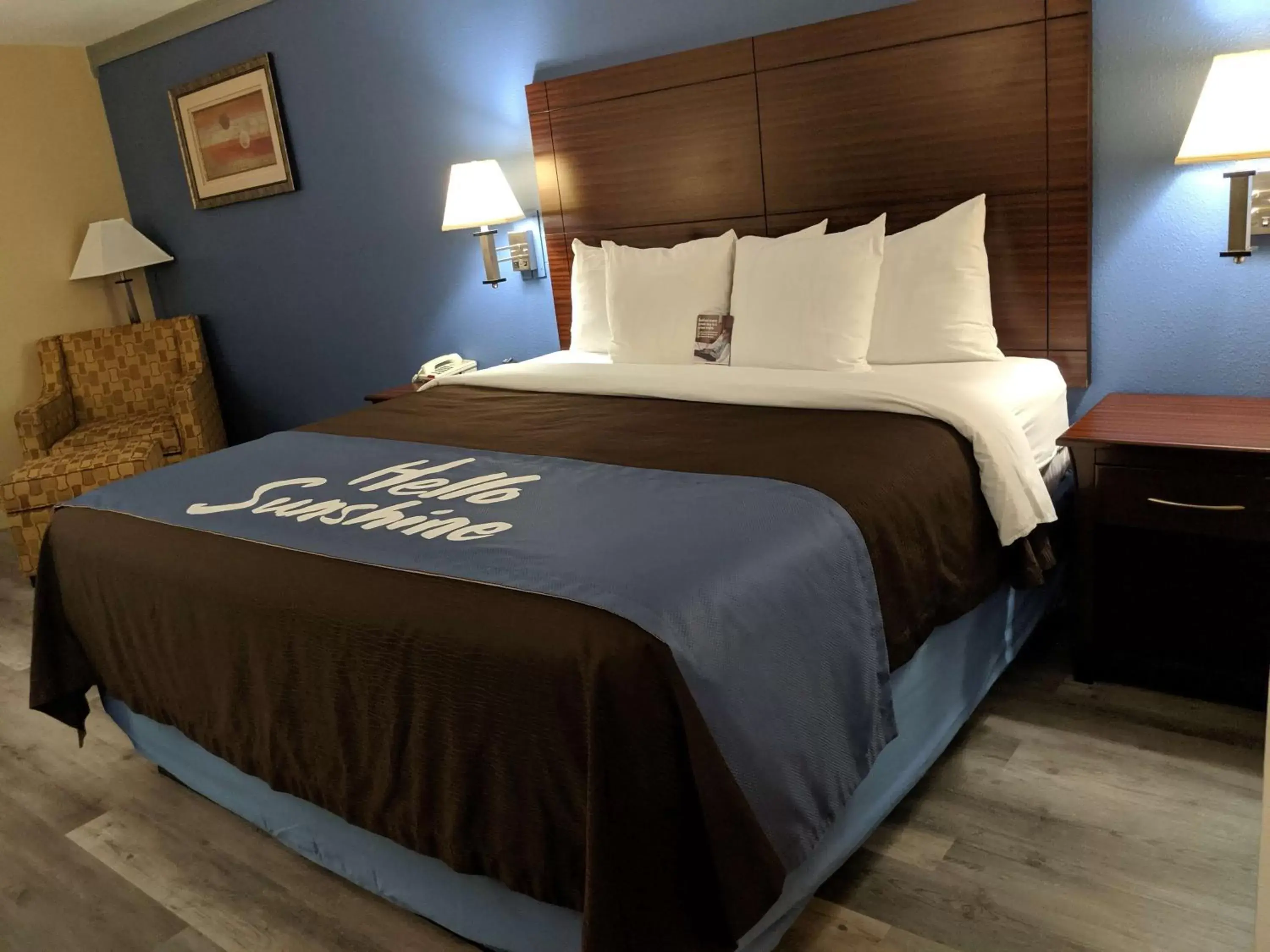 Photo of the whole room, Bed in Days Inn by Wyndham Rosenberg