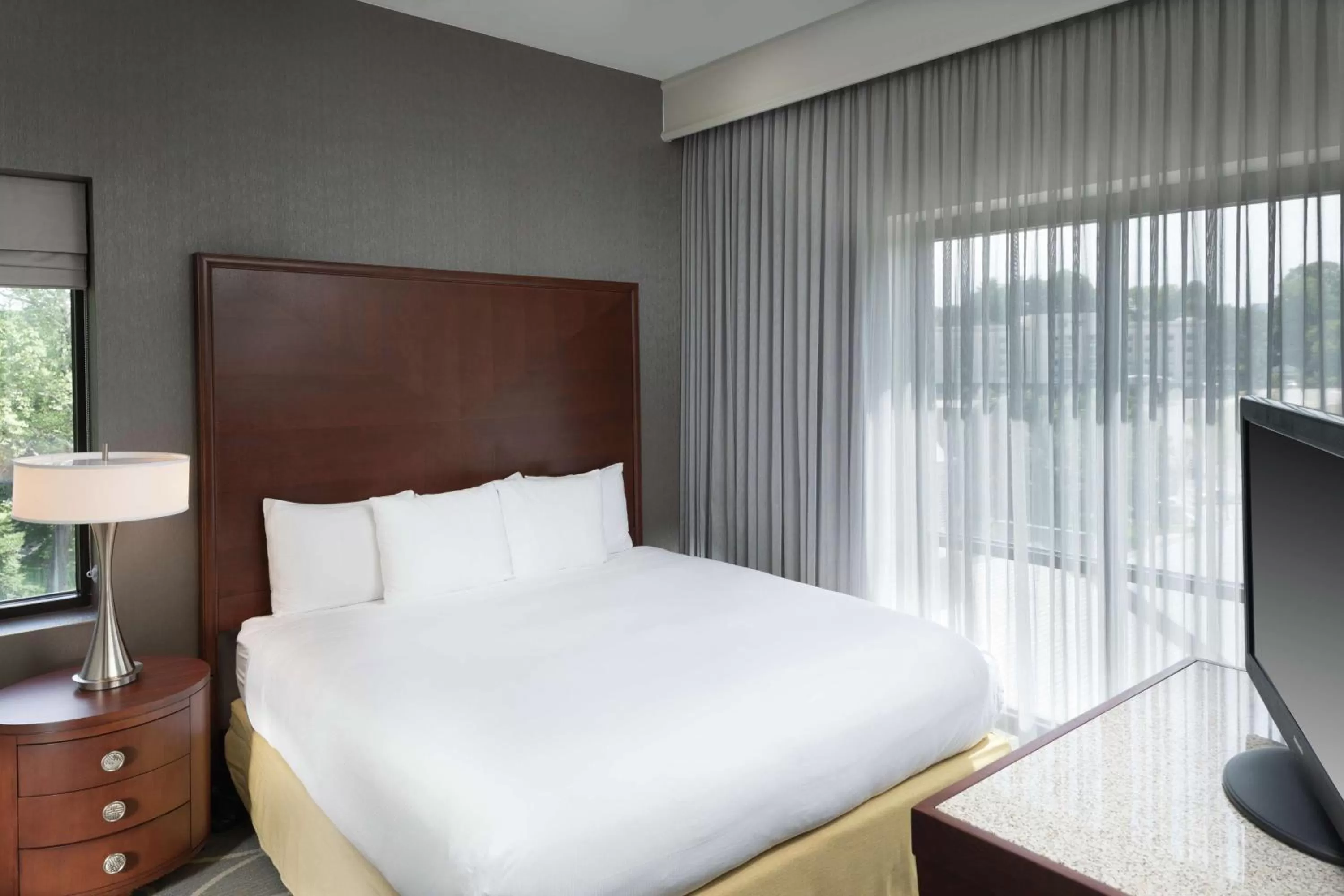 Bed in DoubleTree by Hilton Biltmore/Asheville