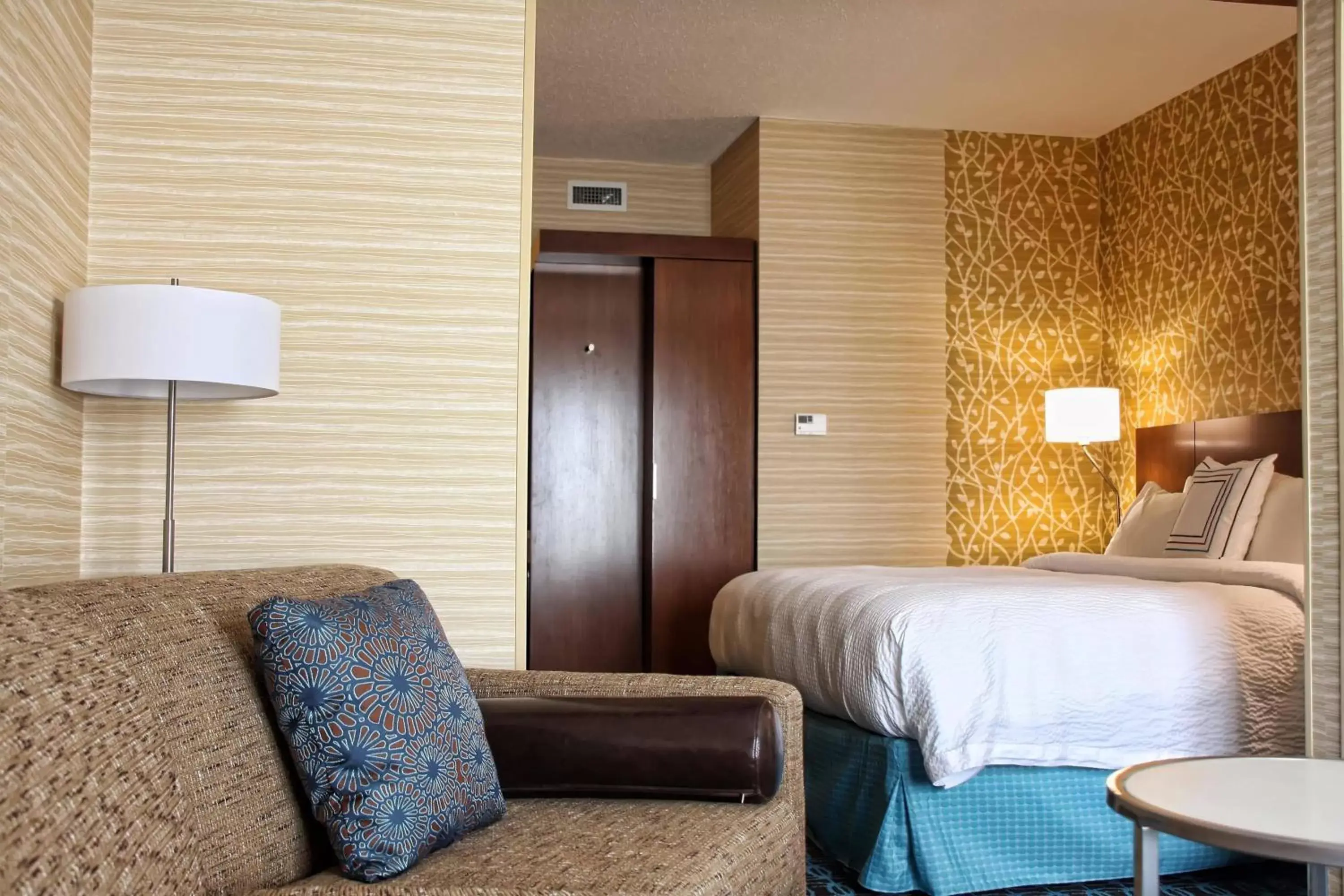 Bedroom, Bed in Fairfield Inn & Suites by Marriott Reading Wyomissing